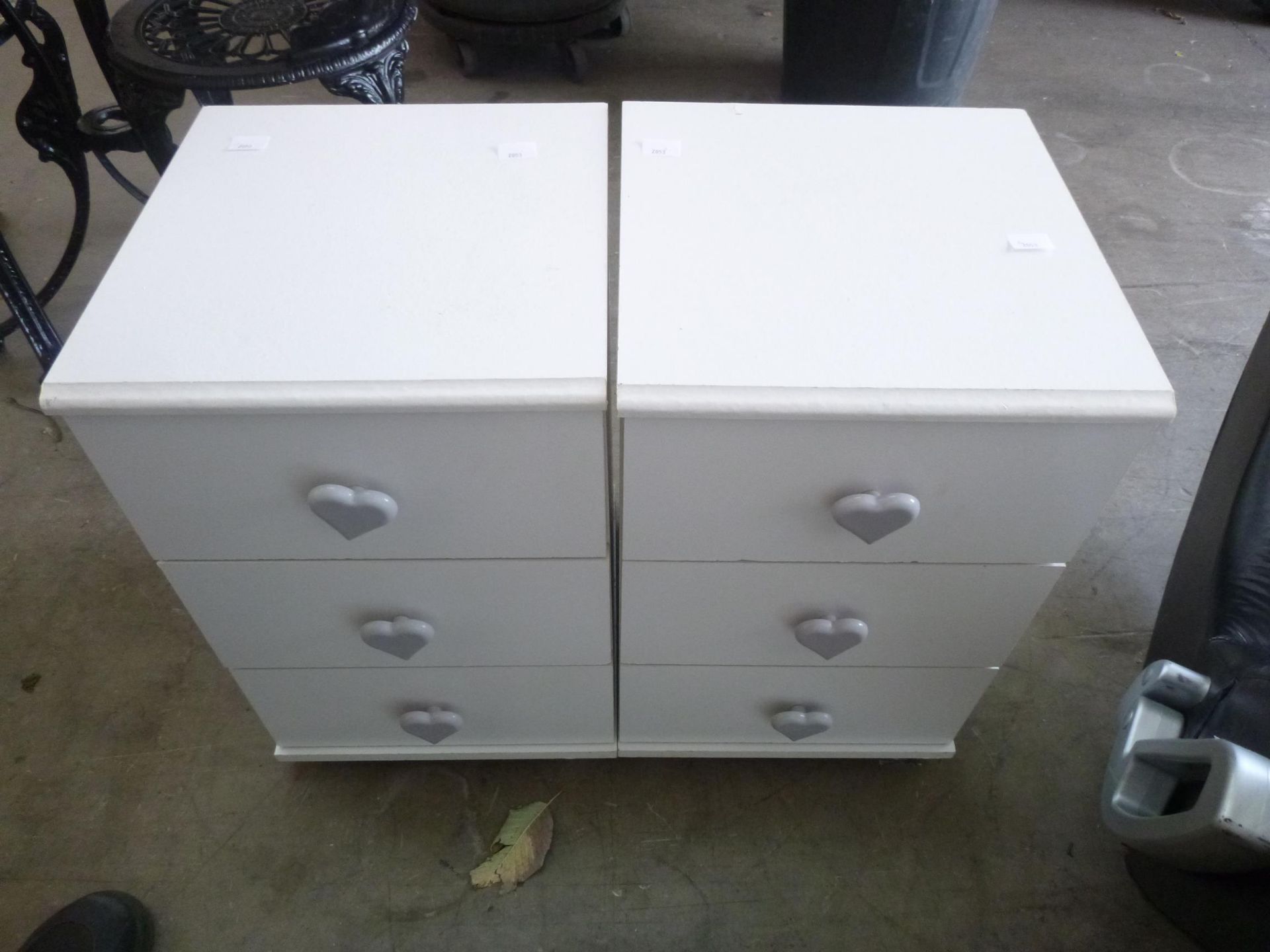 2 x White Bedside Cabinets (2) (est.£20-£30)