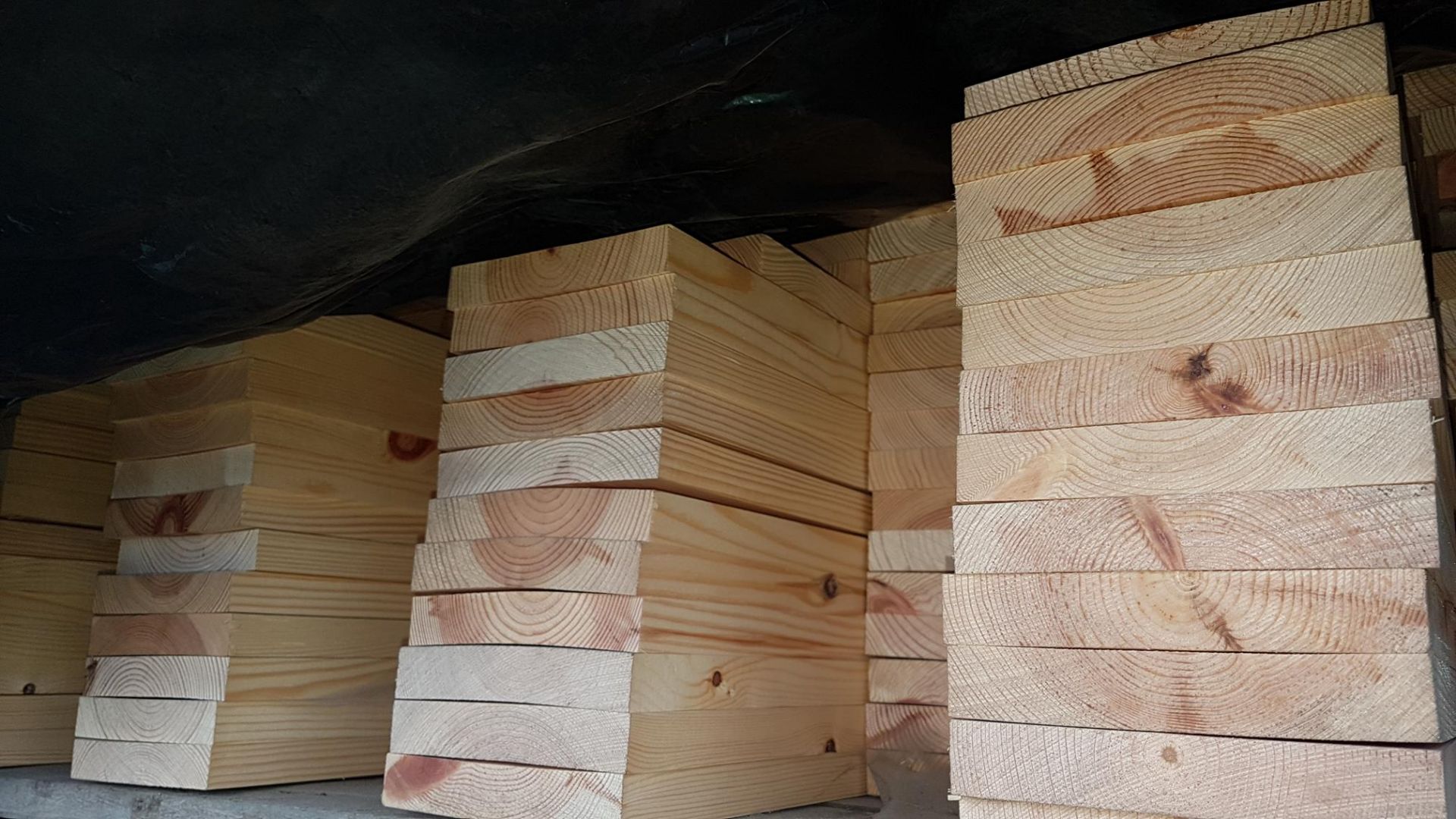 * Timber: 22x125 (20x120), planed square edged, 20 pieces @ 585mm length, 26 pieces @ 661mm