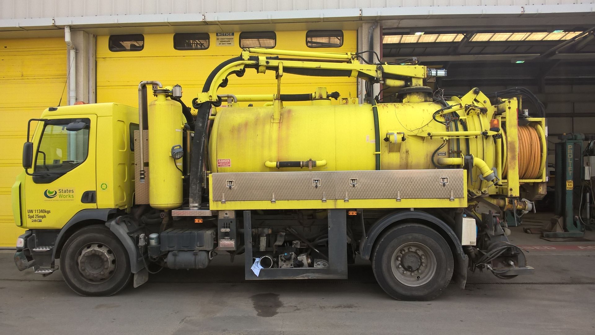 2009 Renault Midlum 280.16 4 Wheel Jet Vac Tanker.