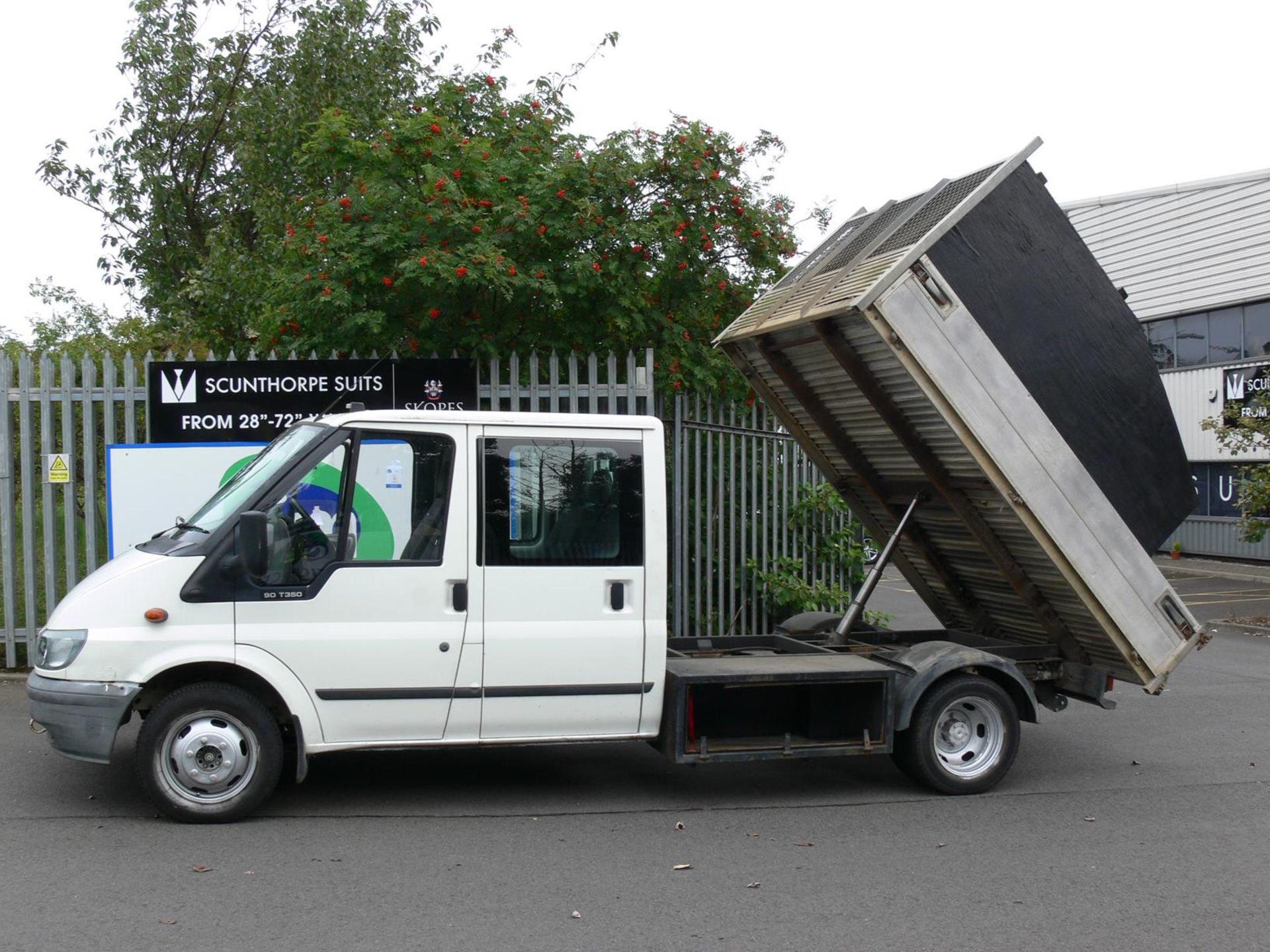 A Ford Transit 350 MWB TD Double Cab/Crew Cab Light Goods Vehicle. 2402cc complete with aluminium - Image 25 of 35