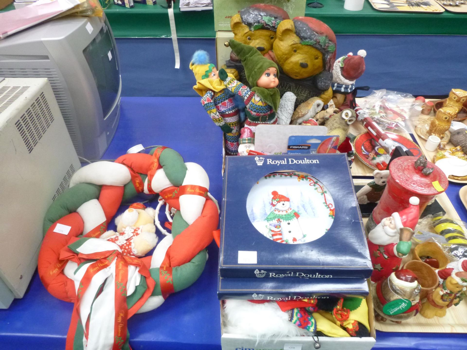 A large collection of Christmas Themed items including 2 Royal Doulton Plates (boxed) together - Image 2 of 3