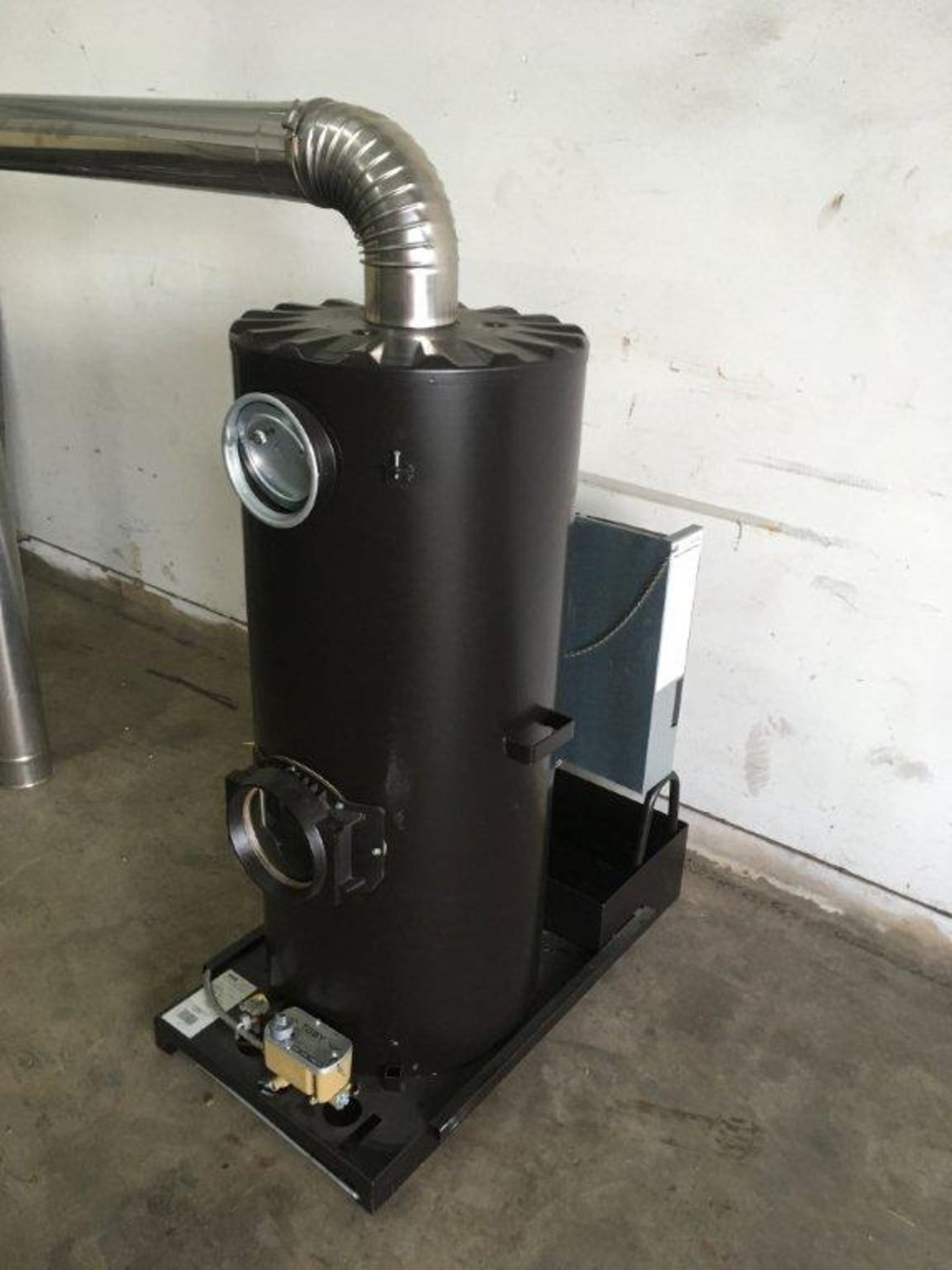 * Deville Multi Fuel Heater, 11kw. (unused). With the Blue Flame Technology this heater makes the - Image 4 of 5