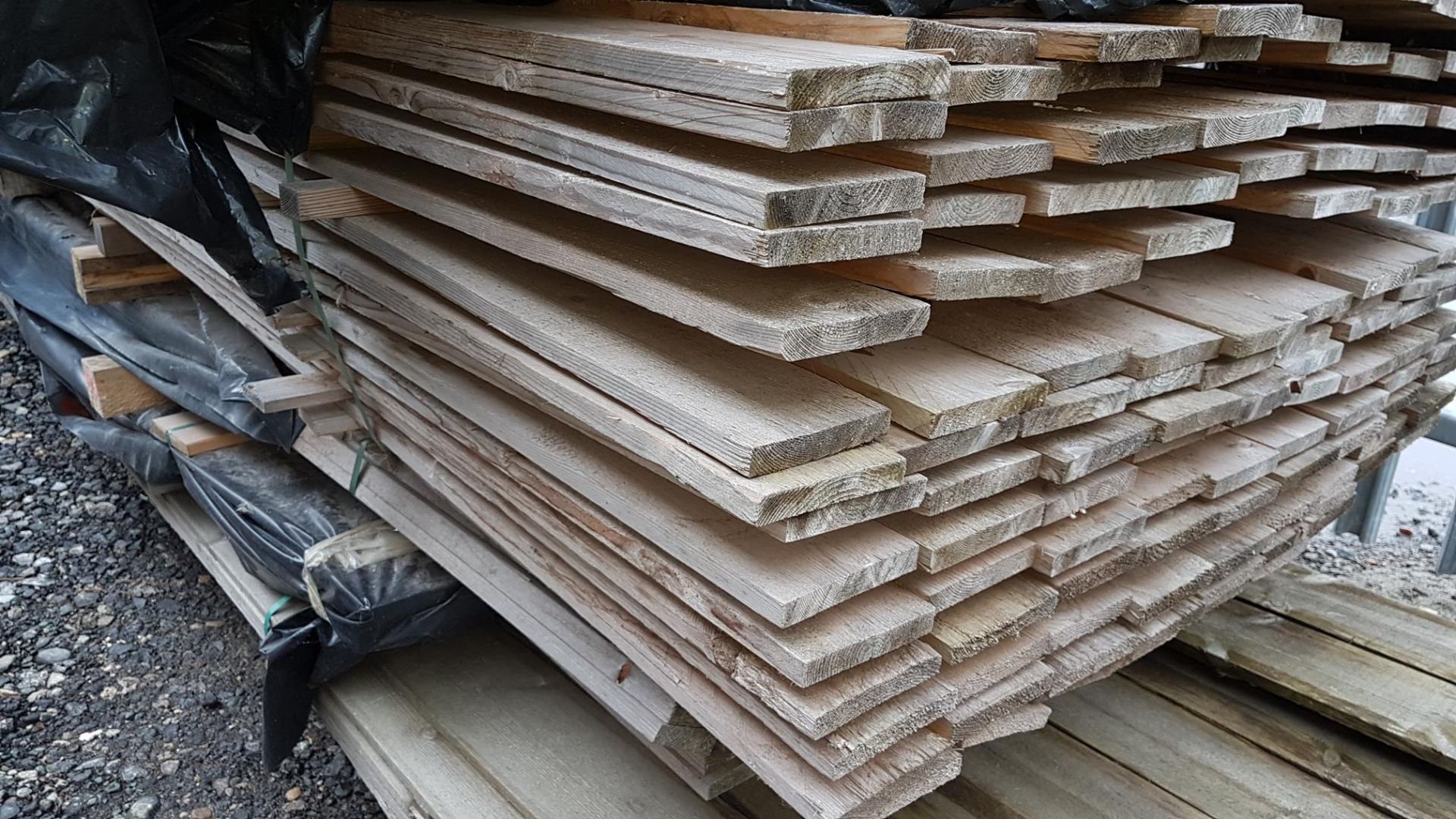 * Timber: 16x100, sawn timber, 129 pieces @ 4200mm length. Sellers ref. MX0319. This lot is