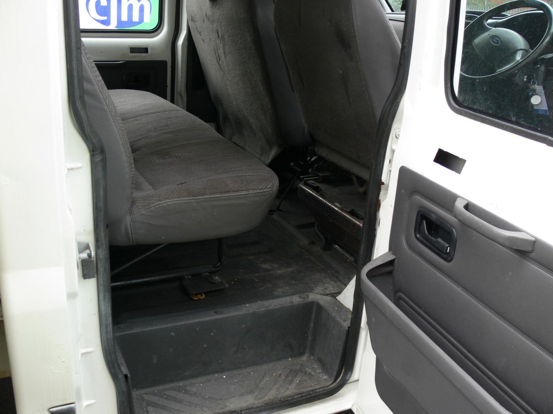 A Ford Transit 350 MWB TD Double Cab/Crew Cab Light Goods Vehicle. 2402cc complete with aluminium - Image 18 of 35