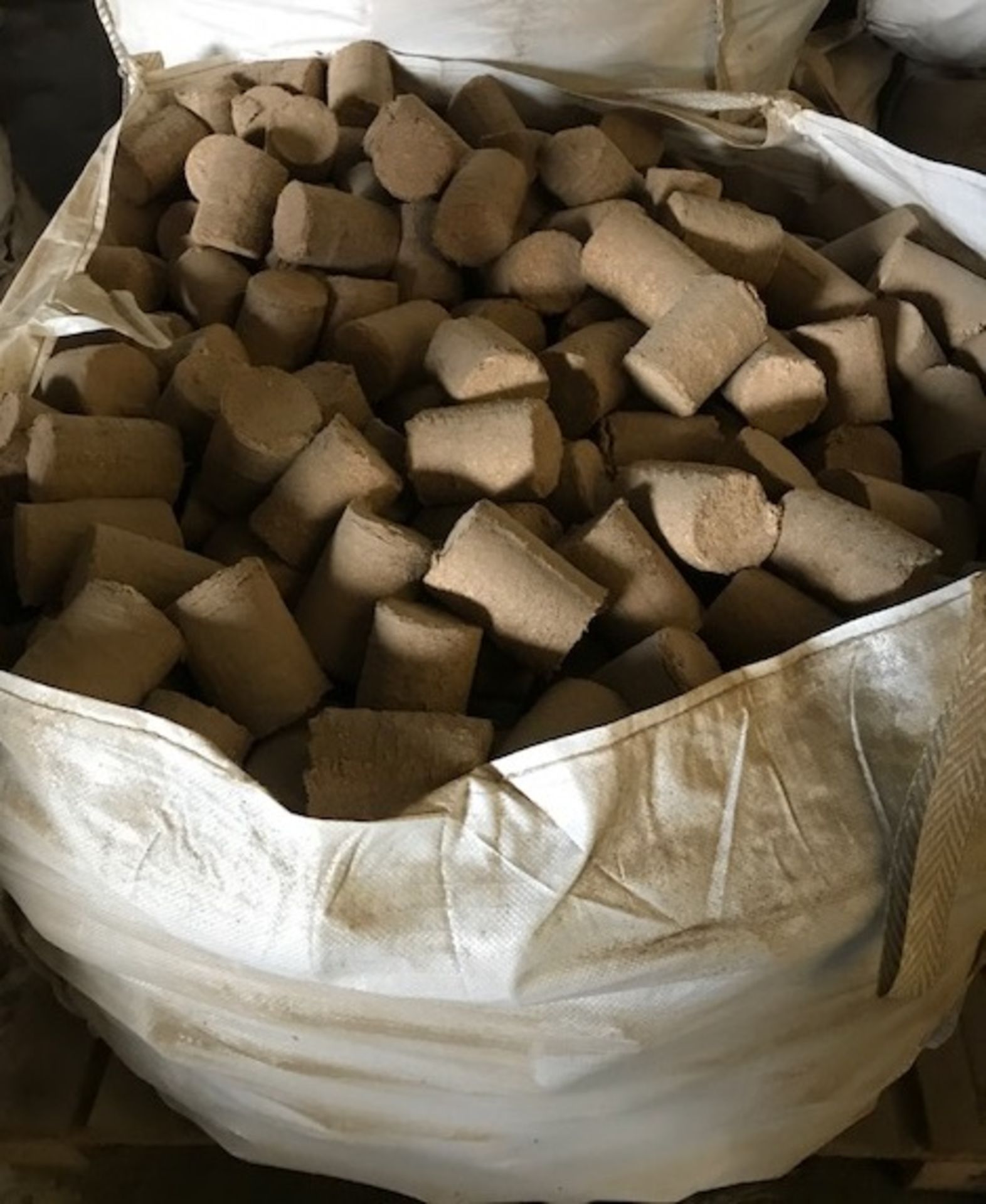 *25 x Bulk Bags of Briquettes. Basis of Sale: Loaded Onto Buyers Transport Location: Ellesmere Port, - Image 3 of 3