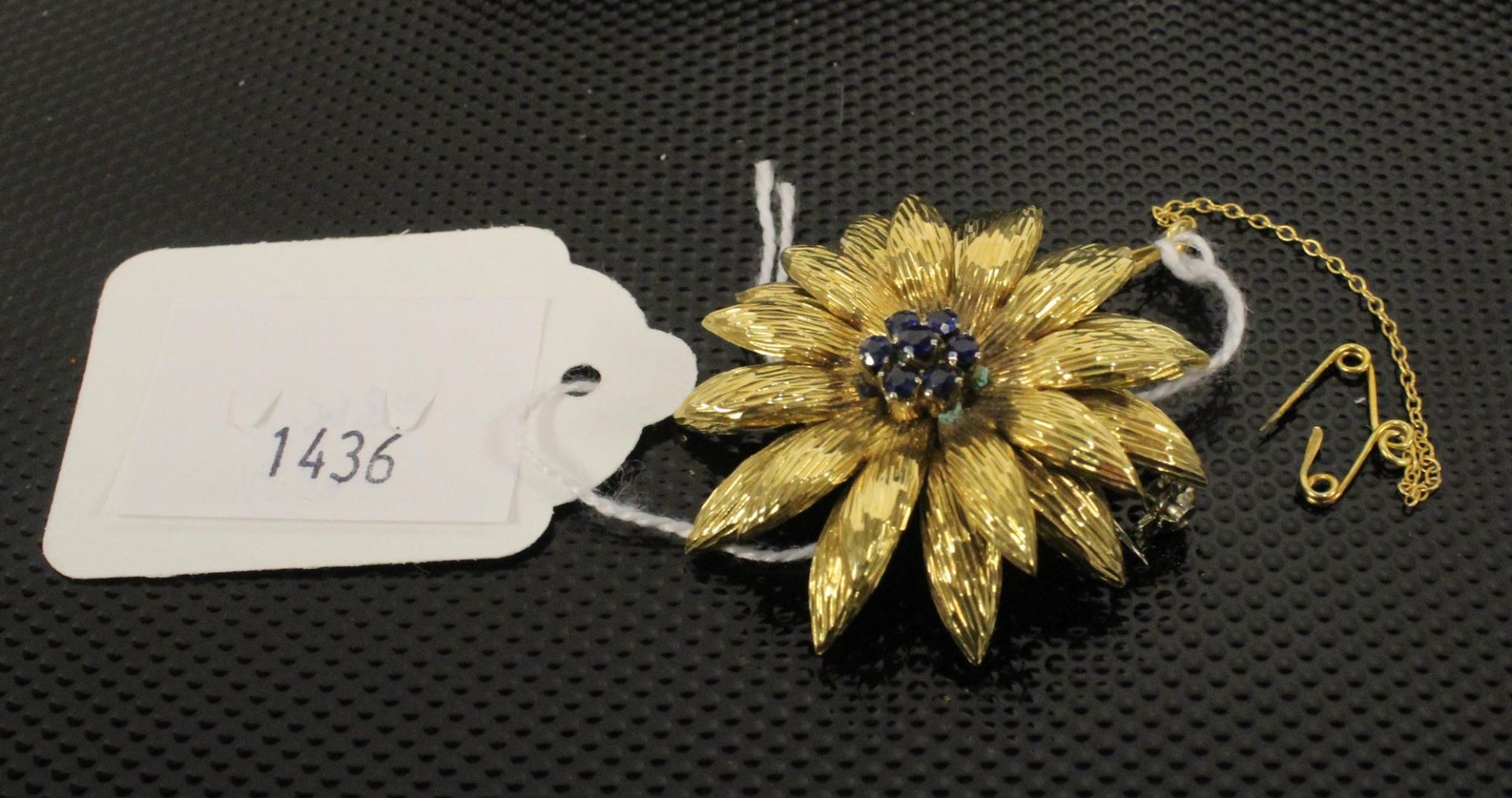 An Italian 18K Gold flower head Brooch set with 7 Sapphires, boxed. (Est. £250 - £400)