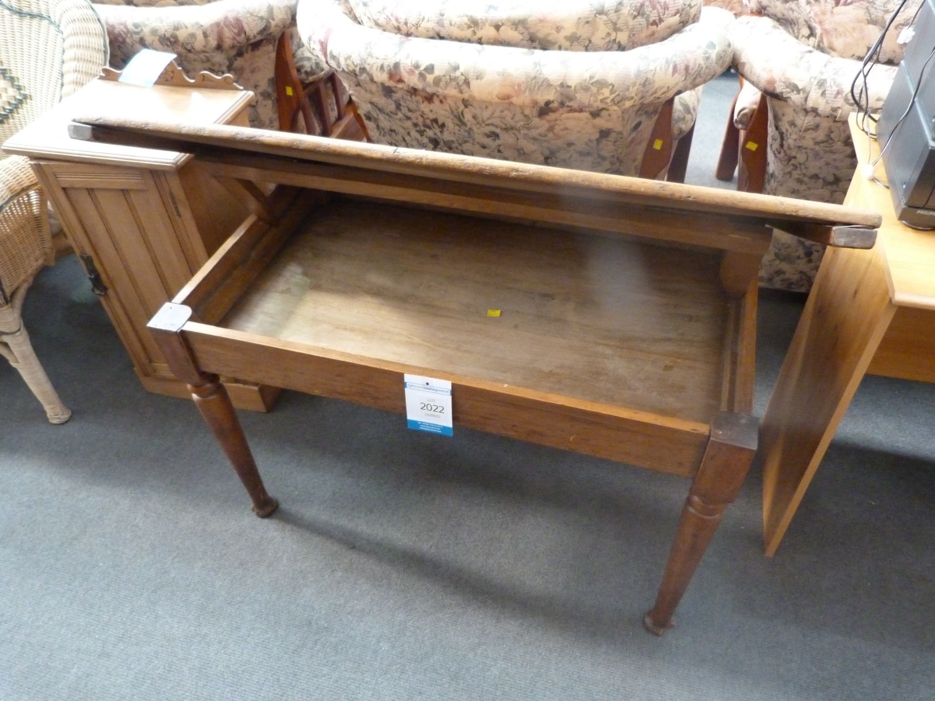 An Oak Games Table with hinged lid and turned legs. Top marked out with 64 squares to centre - Image 2 of 3