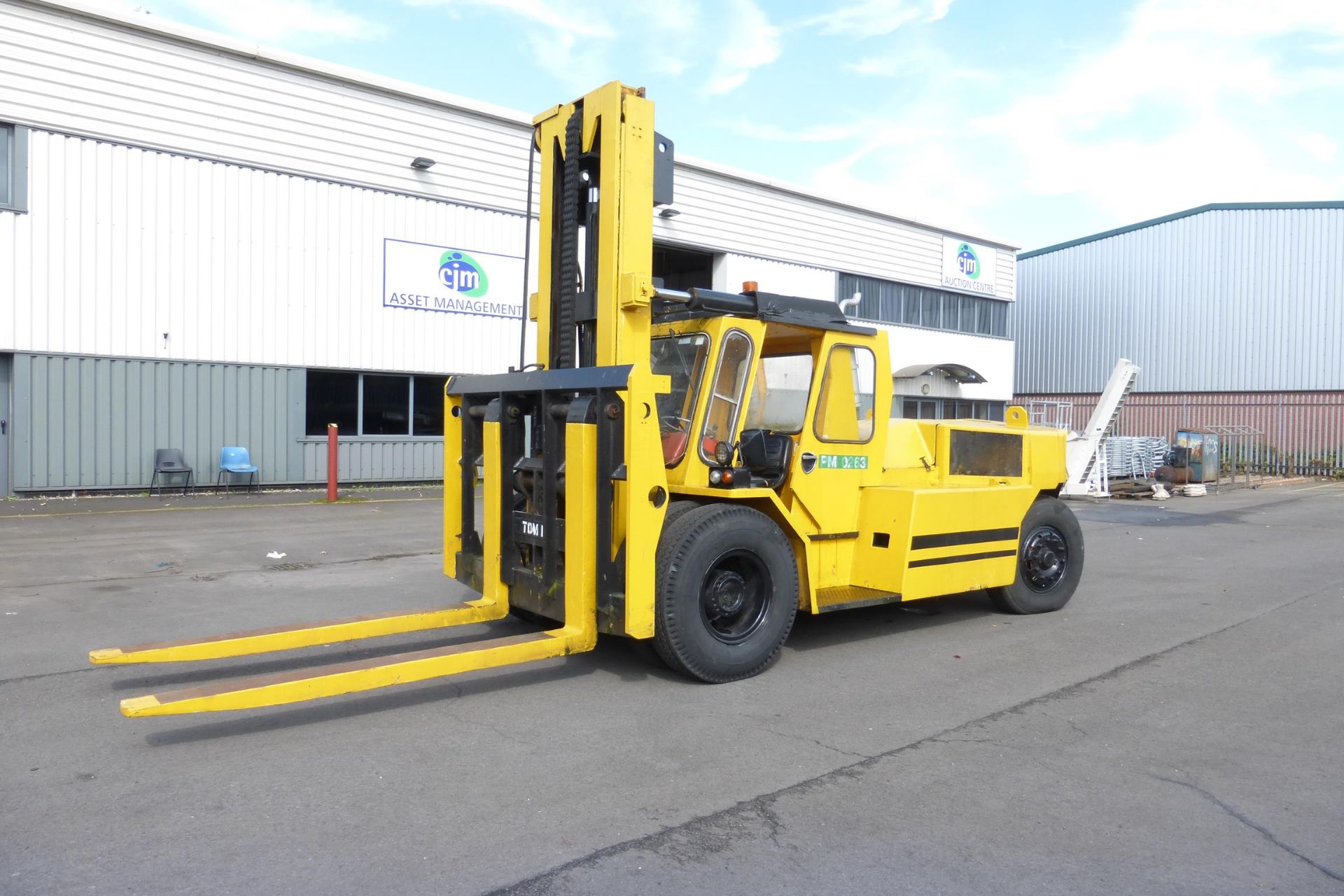 * Henley Heron 15T Diesel Perkins V8 Powered Forklift, c/w 8' Tynes. - Image 10 of 19