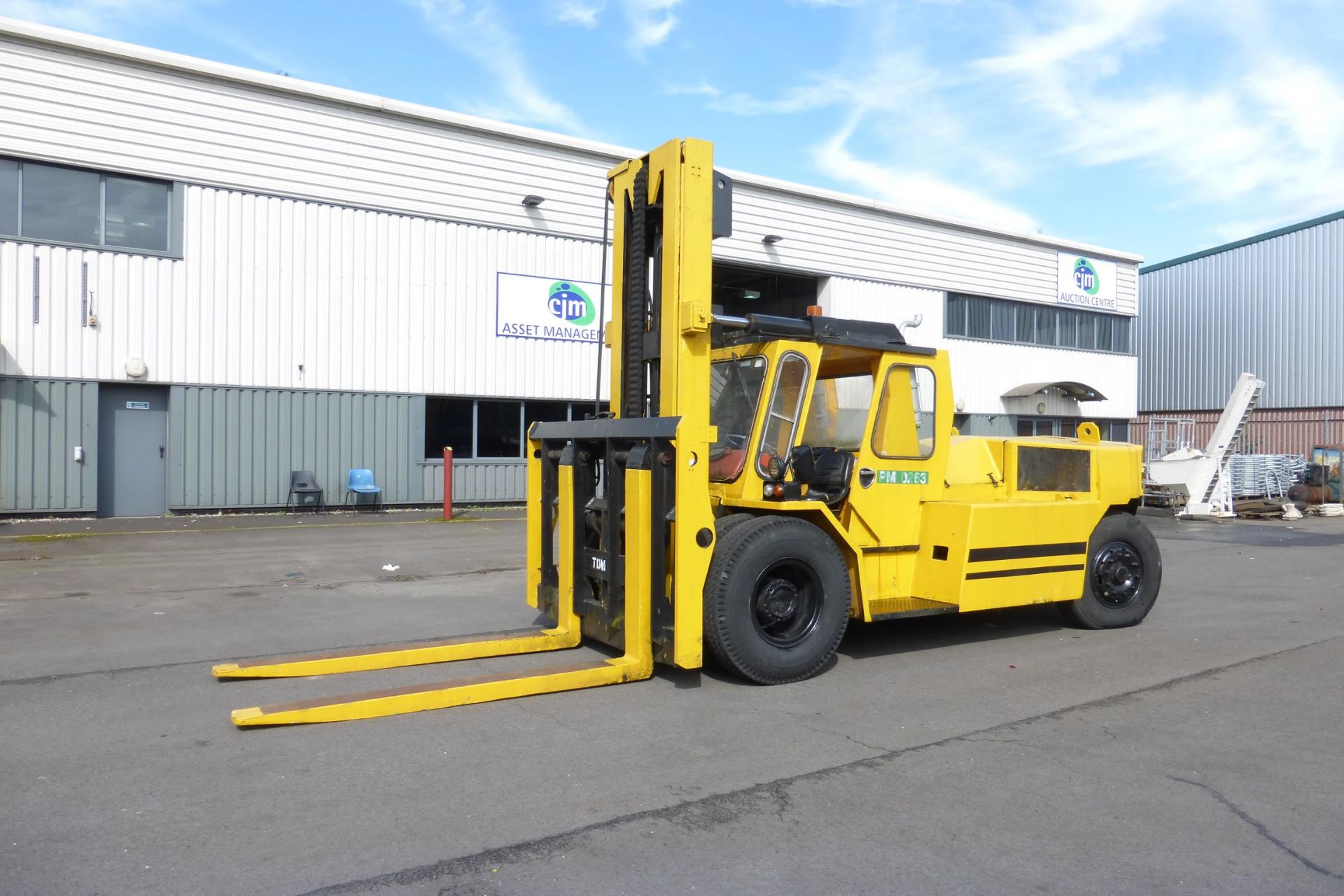 * Henley Heron 15T Diesel Perkins V8 Powered Forklift, c/w 8' Tynes.