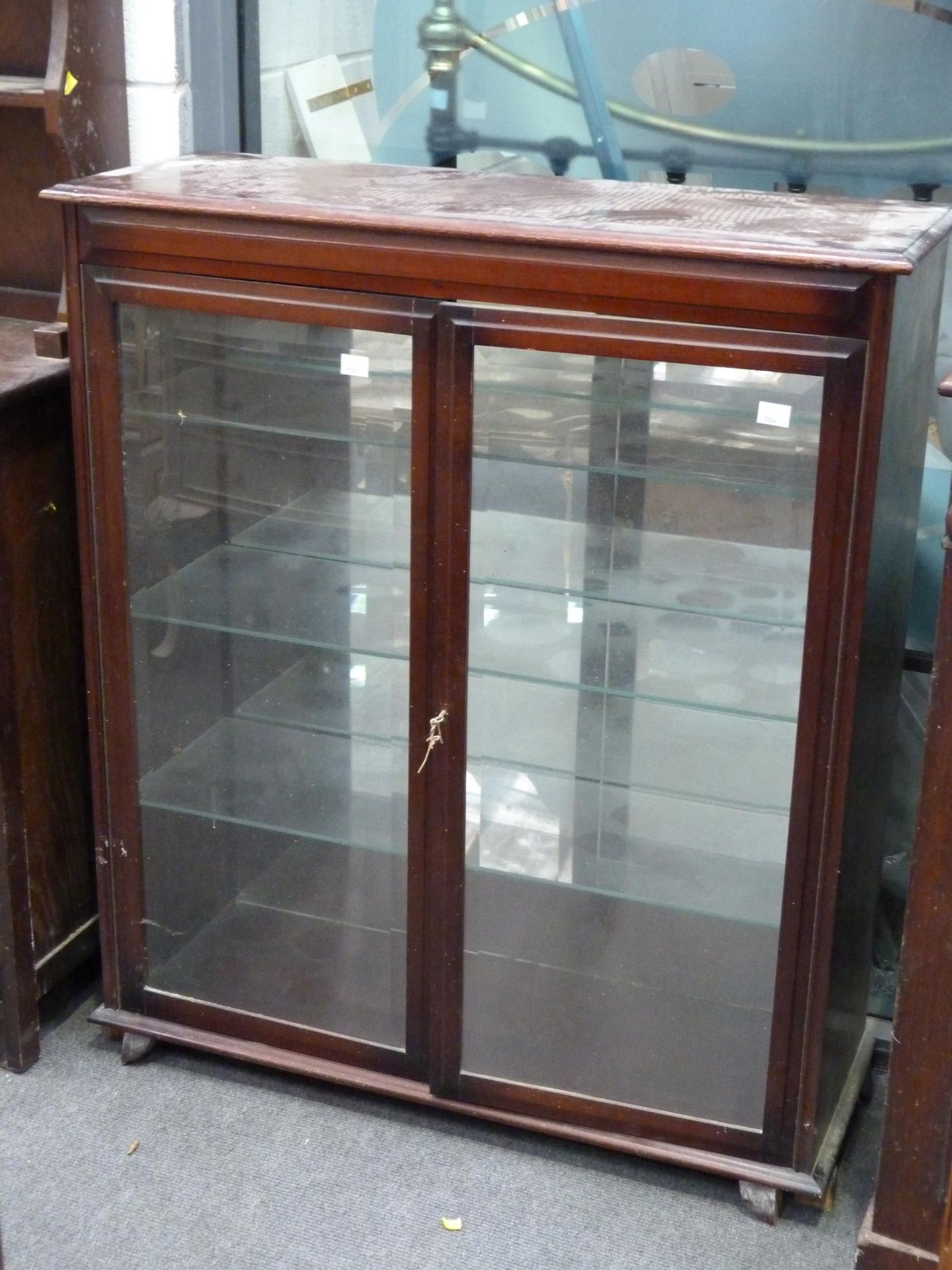 A mirror backed Display Cabinet with three glass shelves behind lockable glazed doors (with key) (