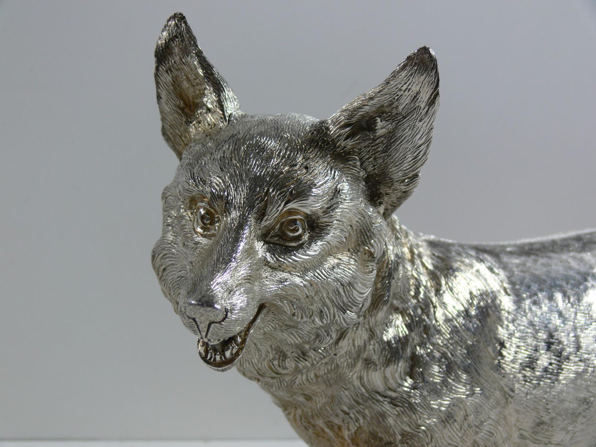 A Silver Fox (London - C.J. Vander Ltd, 1975,1910g, H19cm, W49cm) (Est. £600 - £800) - Image 3 of 4