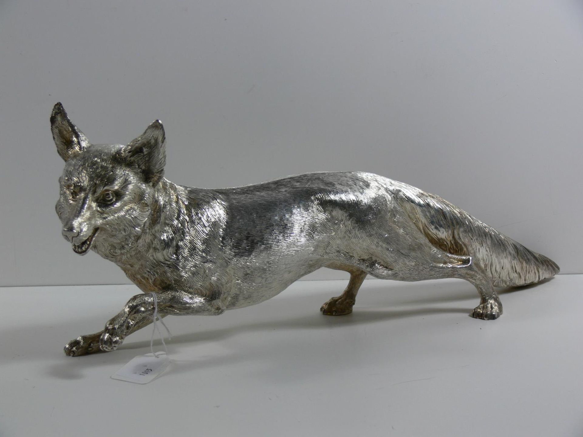 A Silver Fox (London - C.J. Vander Ltd, 1975,1910g, H19cm, W49cm) (Est. £600 - £800)