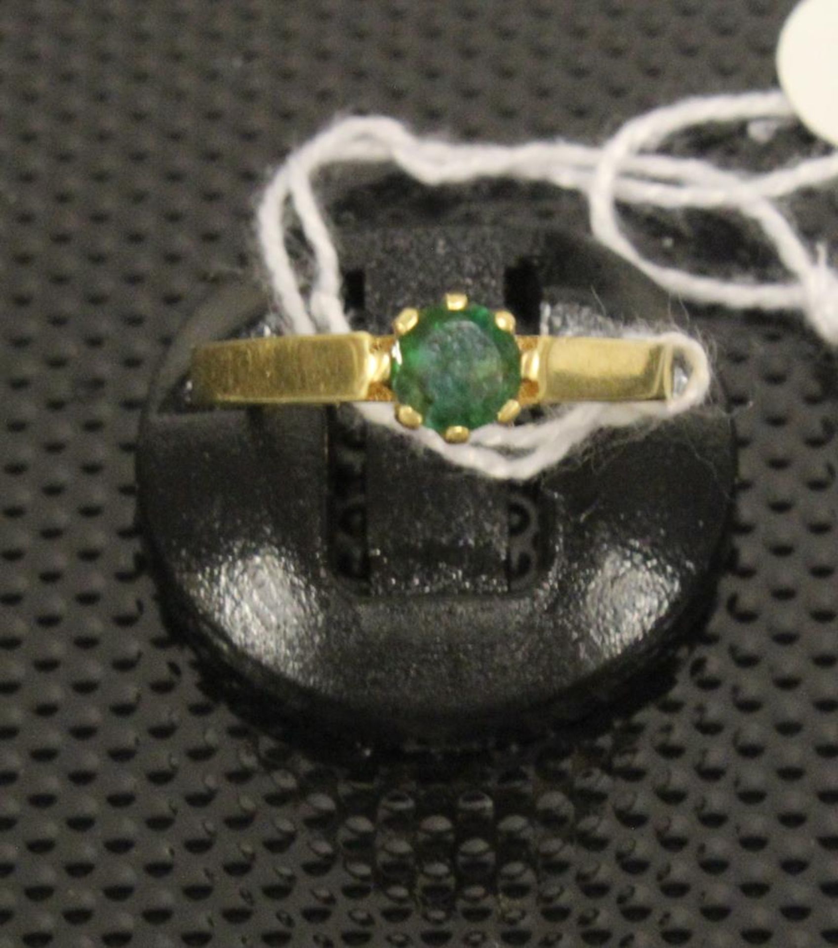 An 18ct Gold Solitaire Emerald Ring size. L (Est. £70 - £100) - Image 2 of 2