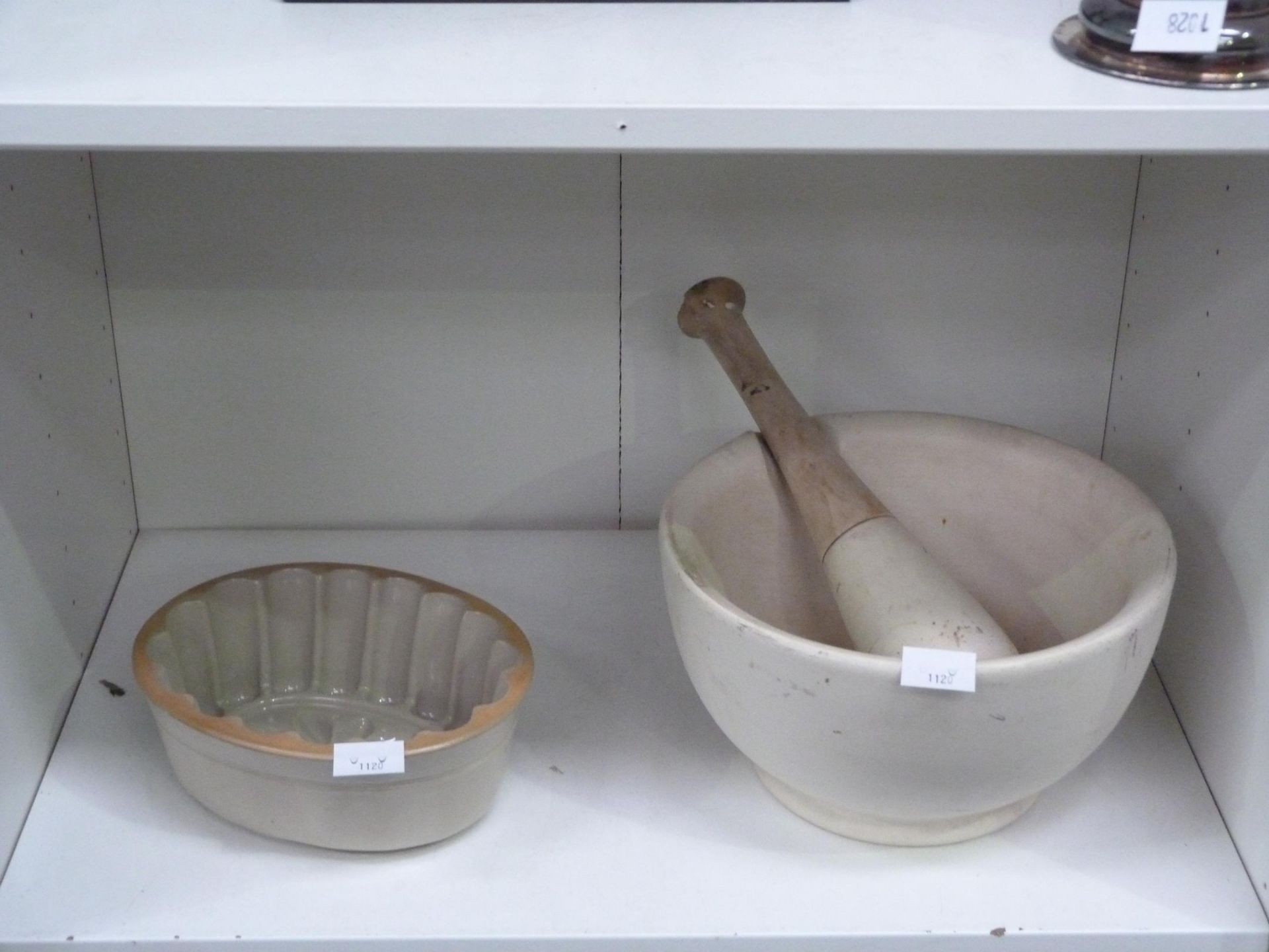 A large ceramic Pestle and Morter, along with a ceramic Jelly Mould (2) (est £20-£30)