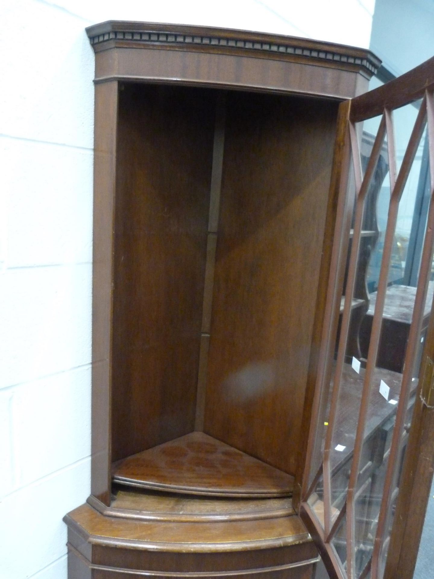 A Corner Display Cabinet (H179cm, W64cm, D41cm) together with a Dresser with two Plate display - Image 3 of 3