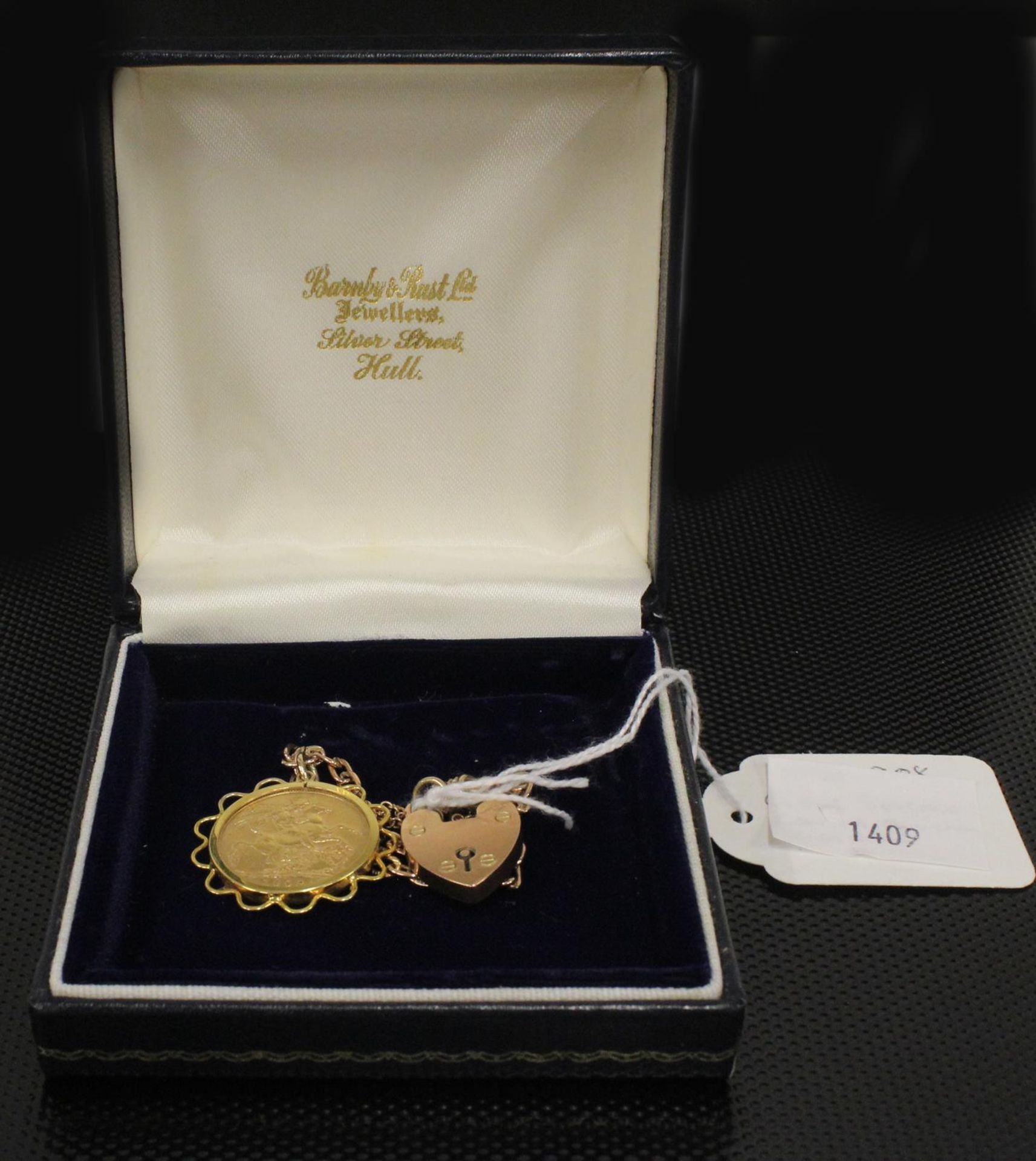 An Edward VII Full sovereign 1908 loosely set in a Gold frame as a pendant Bracelet on a 9ct Gold - Image 4 of 4