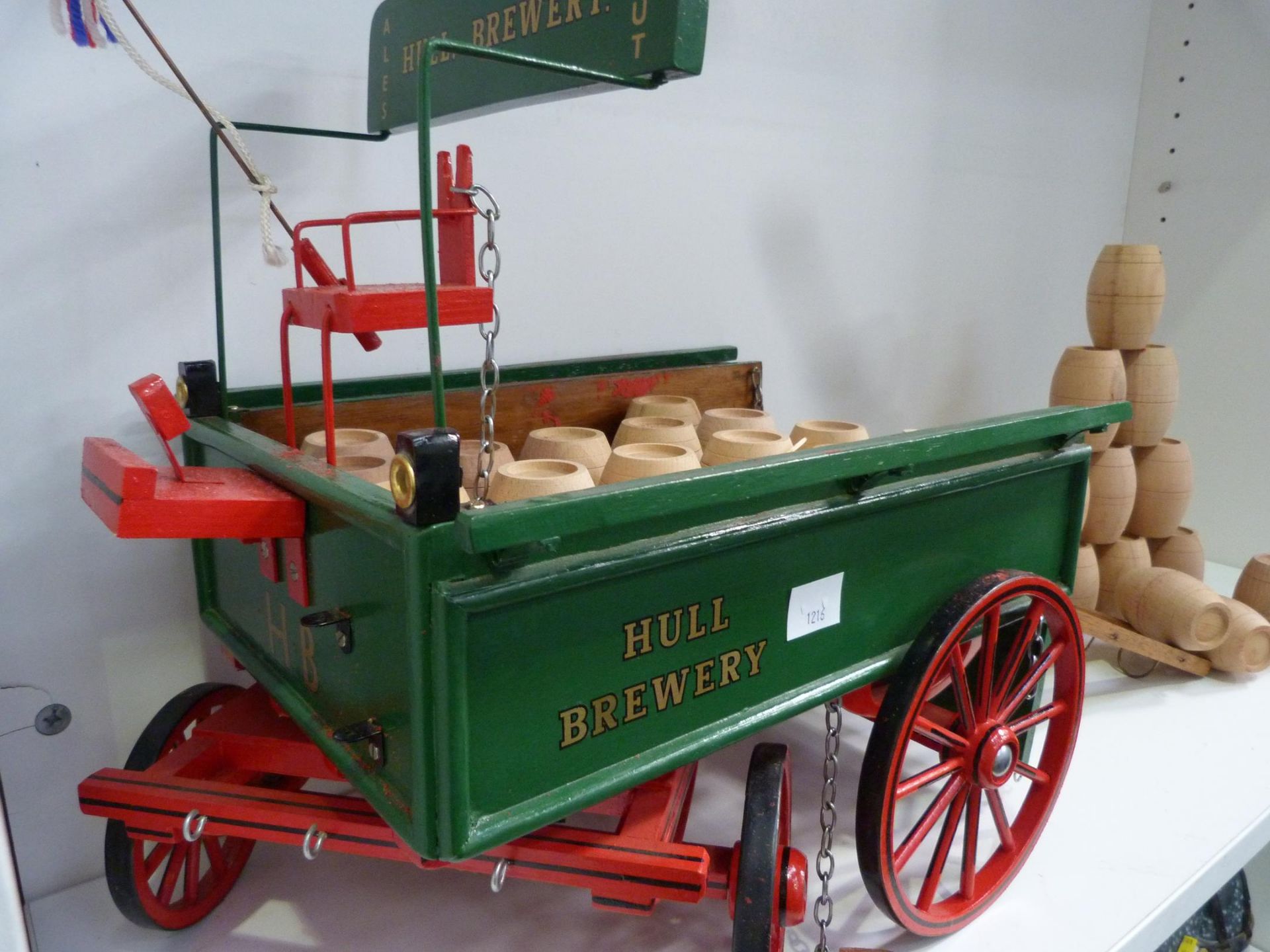 A large ''Hull Brewery'' Barrel Delivery Cart with turned wooden barrels (H41cm, W26cm, L40cm) ( - Image 5 of 6