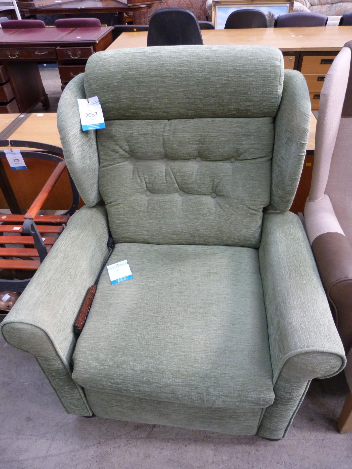 A Green Chenille Willowbrook Newhampton Riser Recliner Electric Armchair (est £60-£90)