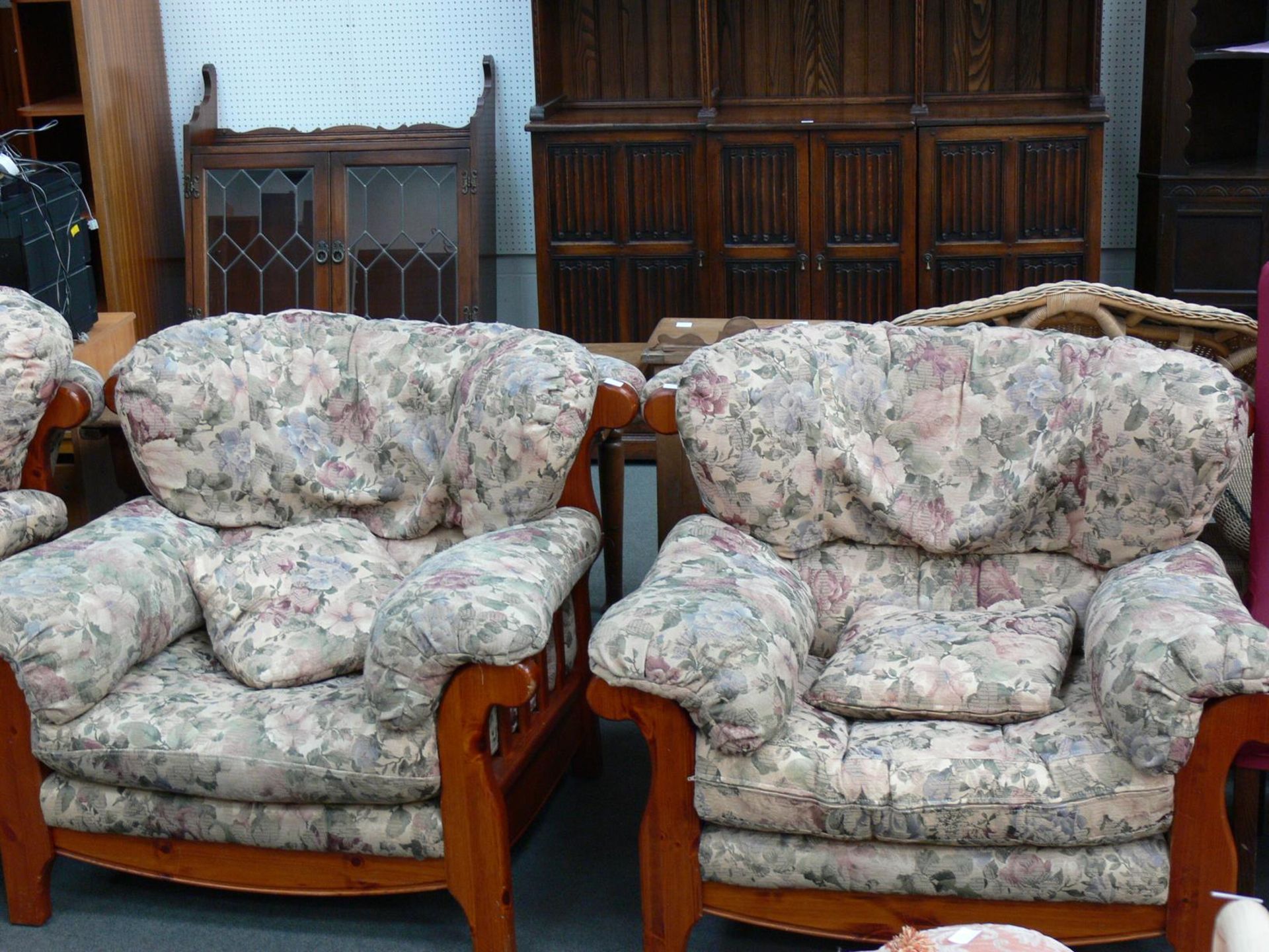 Three piece suite to include two seat settee, two single chairs, The whole with fabric covered - Image 4 of 6