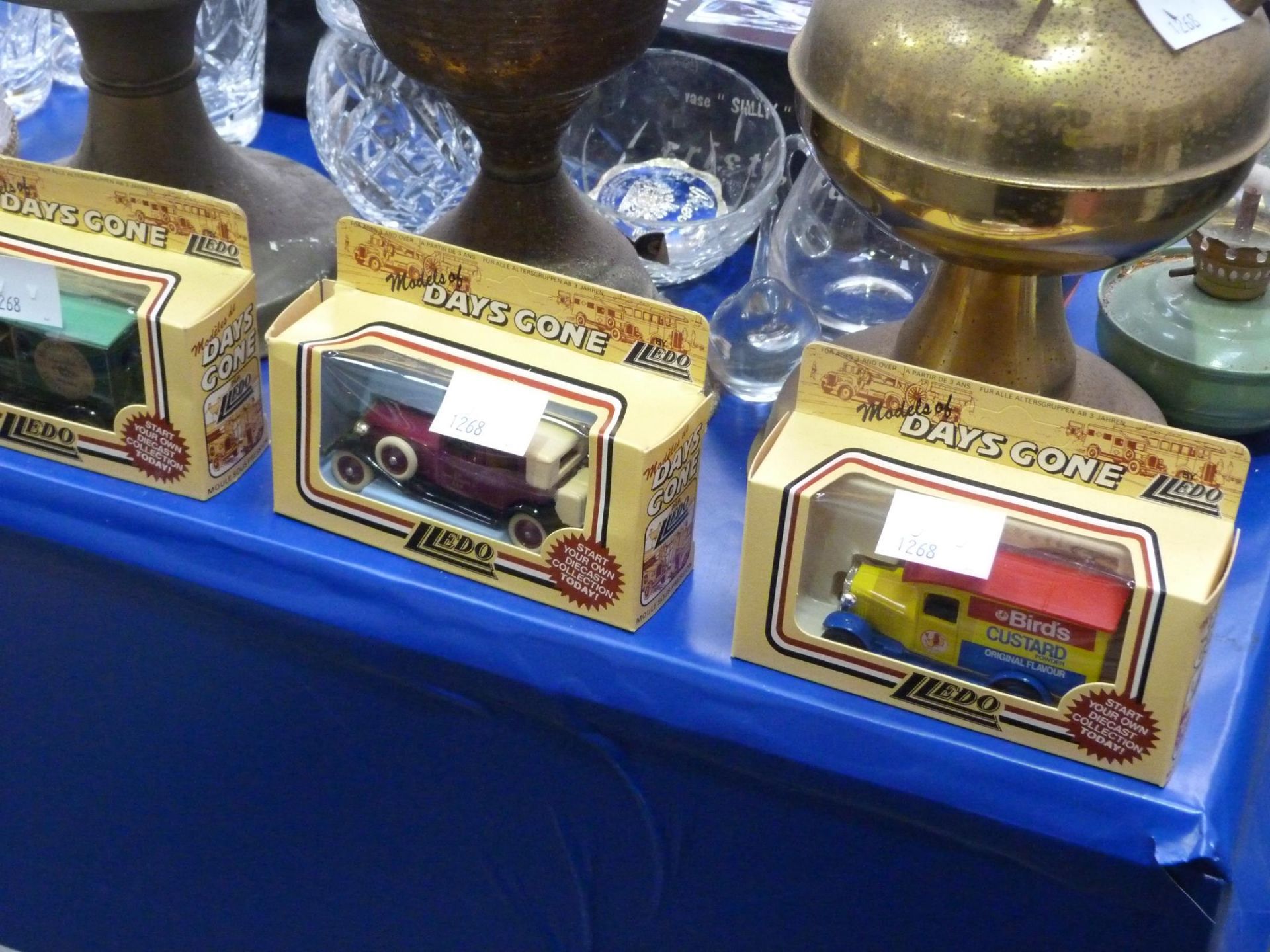 Mixed lot of collectable items to include six boxed models of Days Gone Lledo Vehicles, three Oil - Image 2 of 7