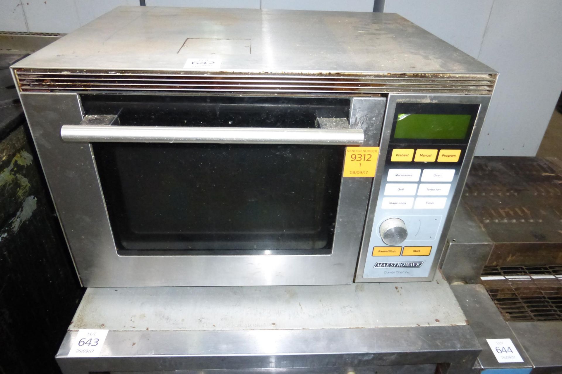 A Maestrowave Combi Chef V+. Please note there is a £5 plus Vat lift out fee on this lot.