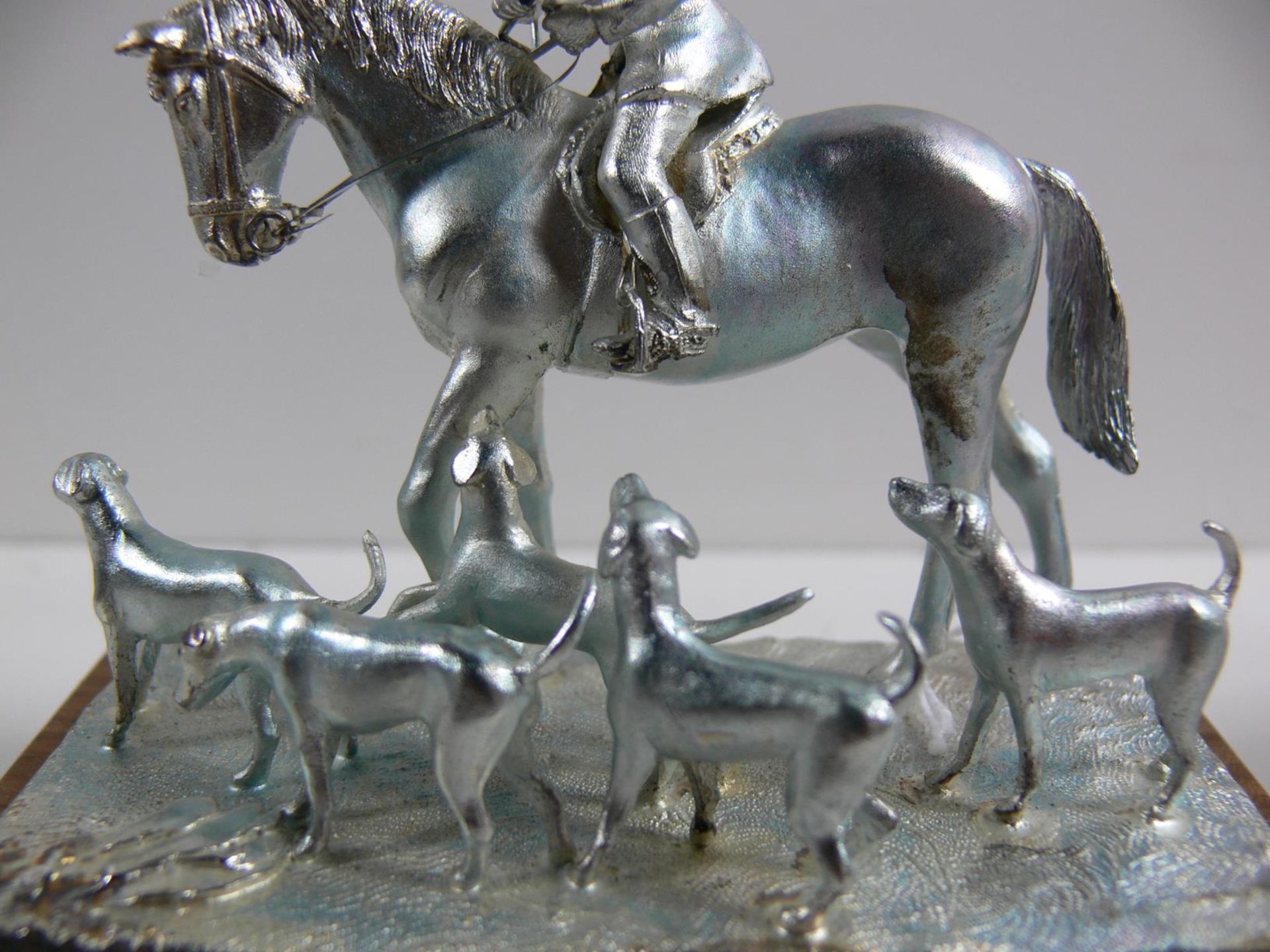 A Silver Model 'Master & Hounds' on Wooden Base (Birmingham - 1979 (?) Ammonite Ltd) (RRP £695.00) - Image 4 of 6