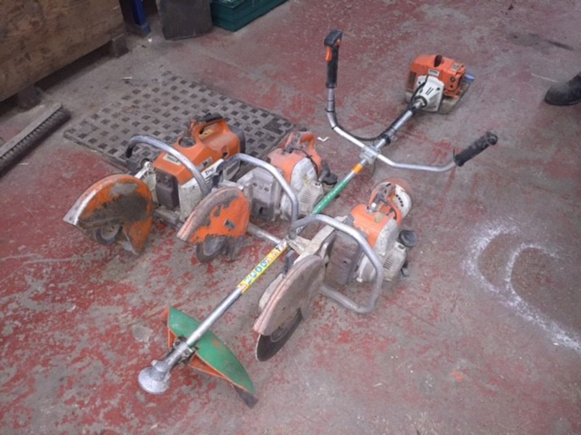 * 3 x Stihl Saws (2 x TS350, 1 x TS400) together with FS120 Strimmer (Spares or Repair). Please note