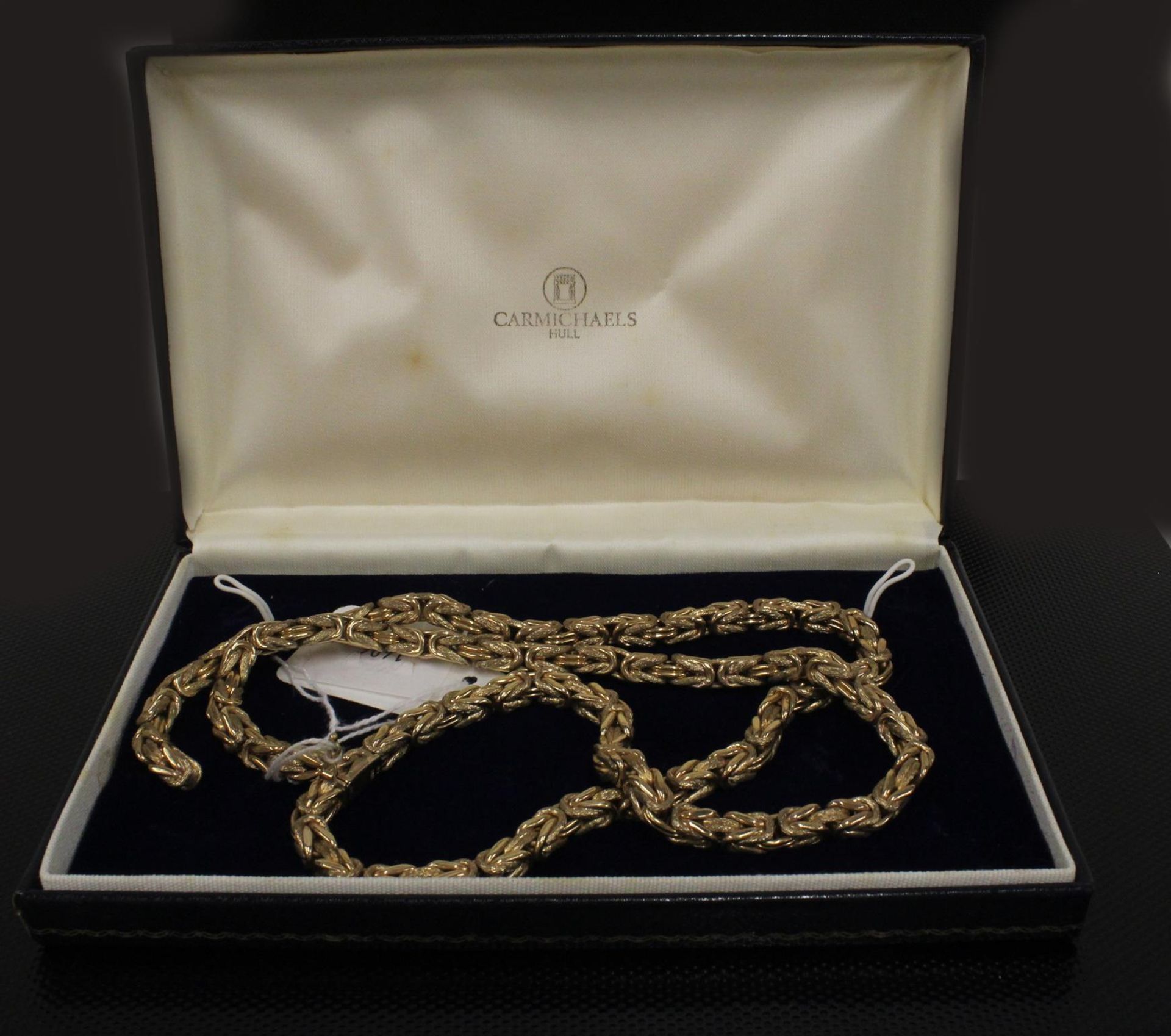 A large and heavy 9ct Gold fancy link Necklace 85gms, cased. (Est. £900 - £1200) - Image 3 of 3