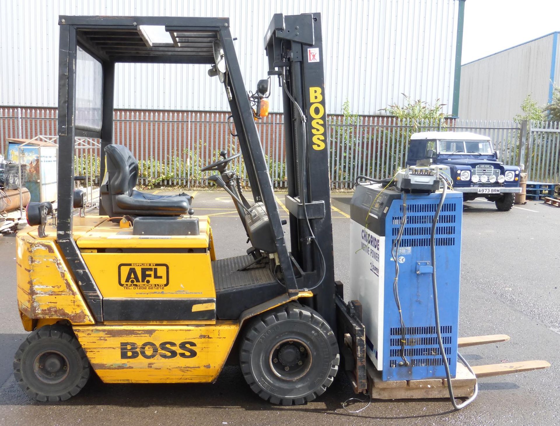 * Boss PE 20 MK VCI 2000Kg Electric Forklift C/W Charger 'Spares or Repair' please note there is - Image 4 of 6