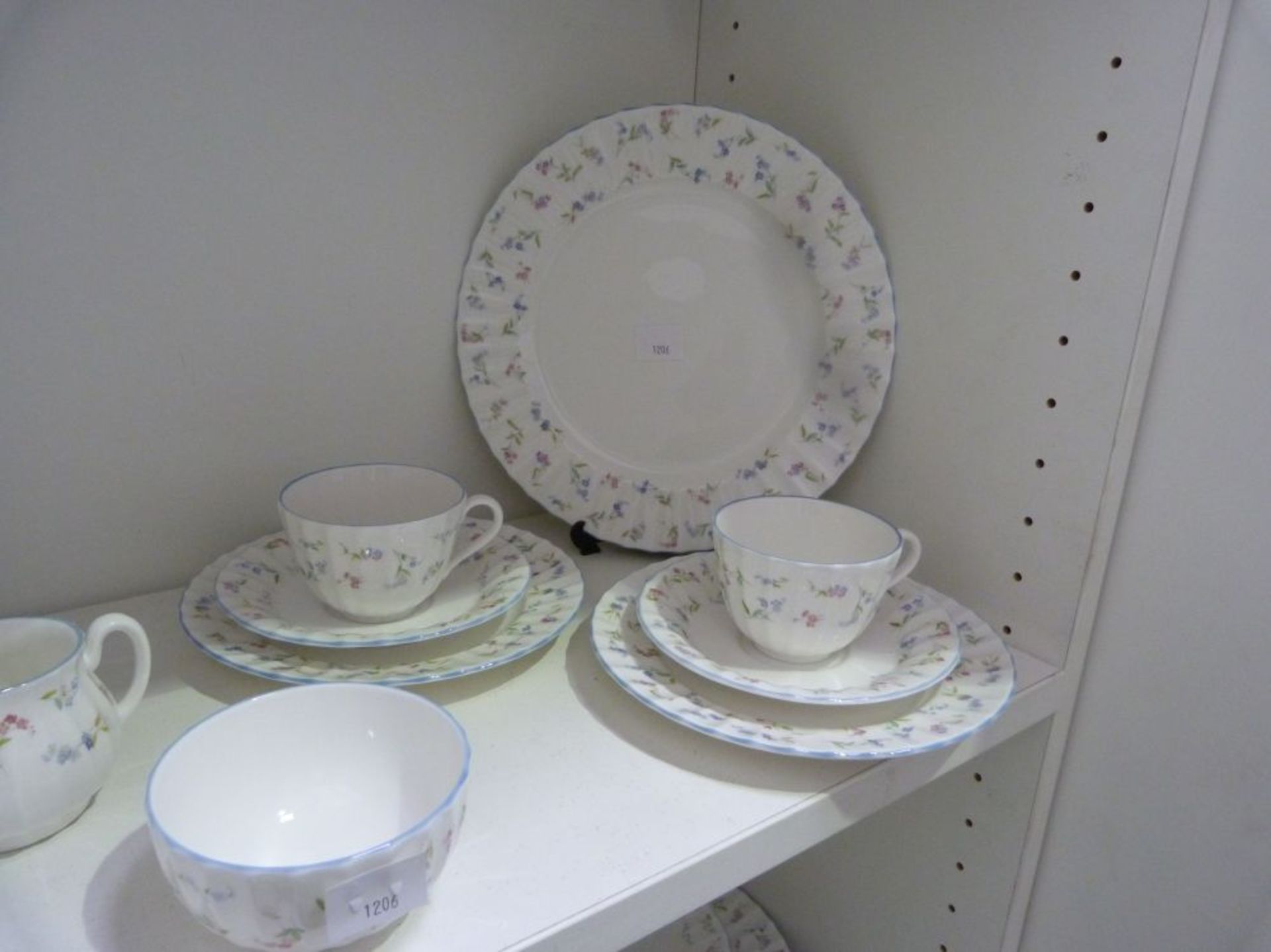 Fifty One Pieces of Royal Worcester 'Forget Me Not' Dinner Service to include Six Dinner Plates, - Image 3 of 7
