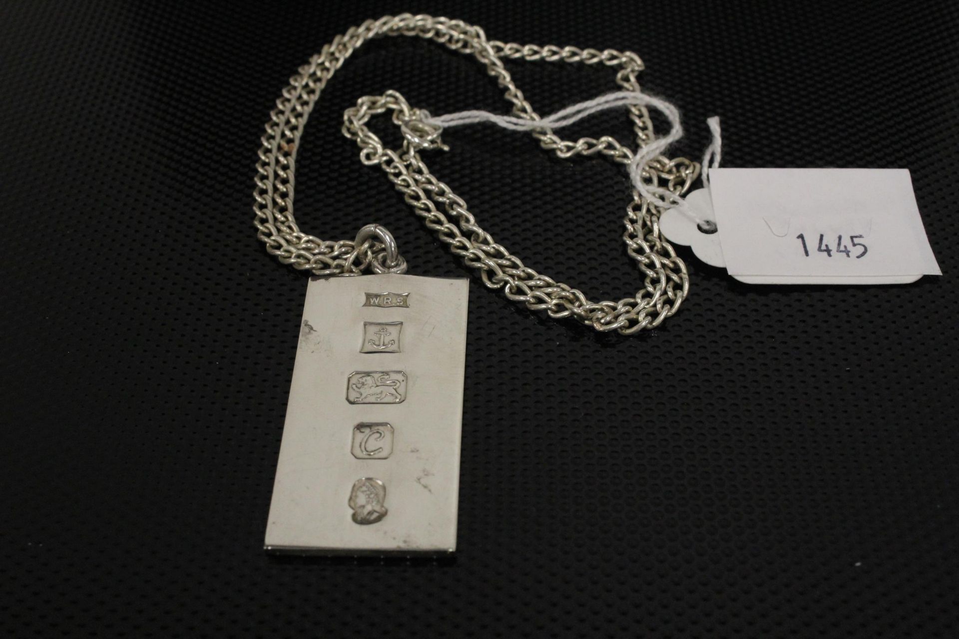 Silver jewellery -Ingot Pendant on a Chain, fancy bar Brooch and a hardstone Brooch. (Est. £90 - £ - Image 6 of 7