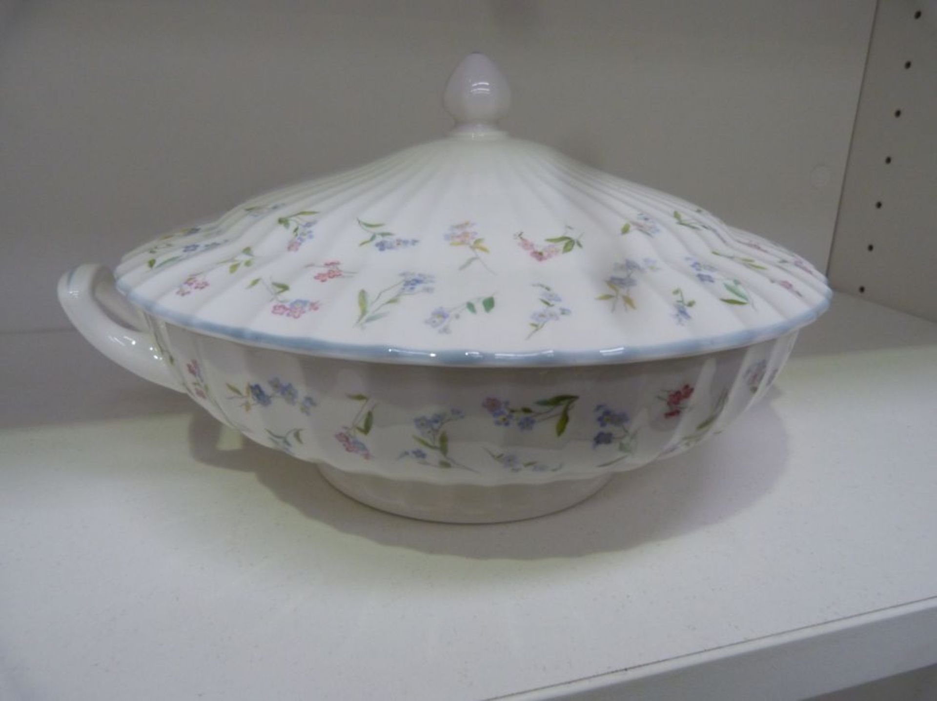 Fifty One Pieces of Royal Worcester 'Forget Me Not' Dinner Service to include Six Dinner Plates, - Image 7 of 7