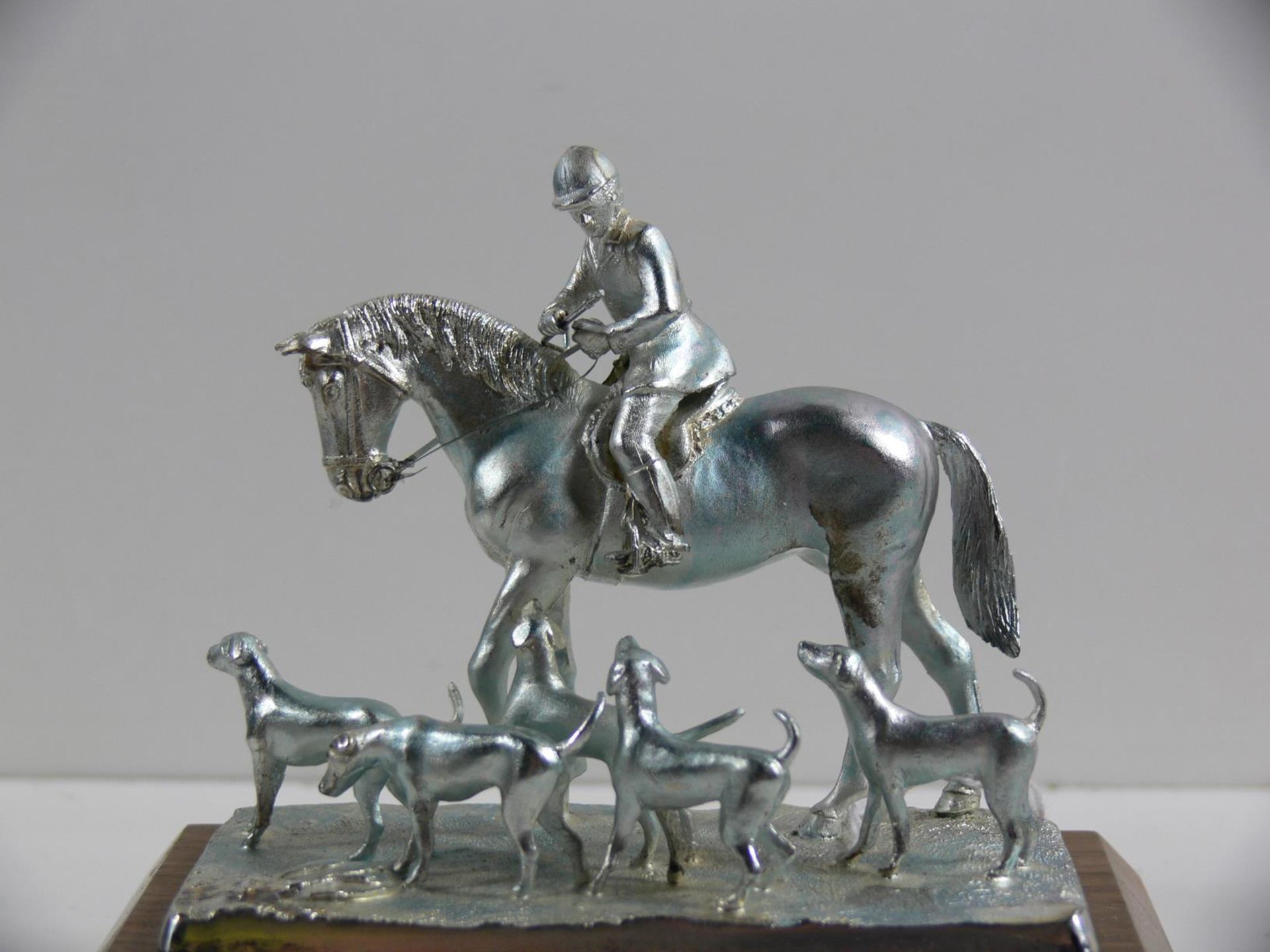 A Silver Model 'Master & Hounds' on Wooden Base (Birmingham - 1979 (?) Ammonite Ltd) (RRP £695.00) - Image 2 of 6