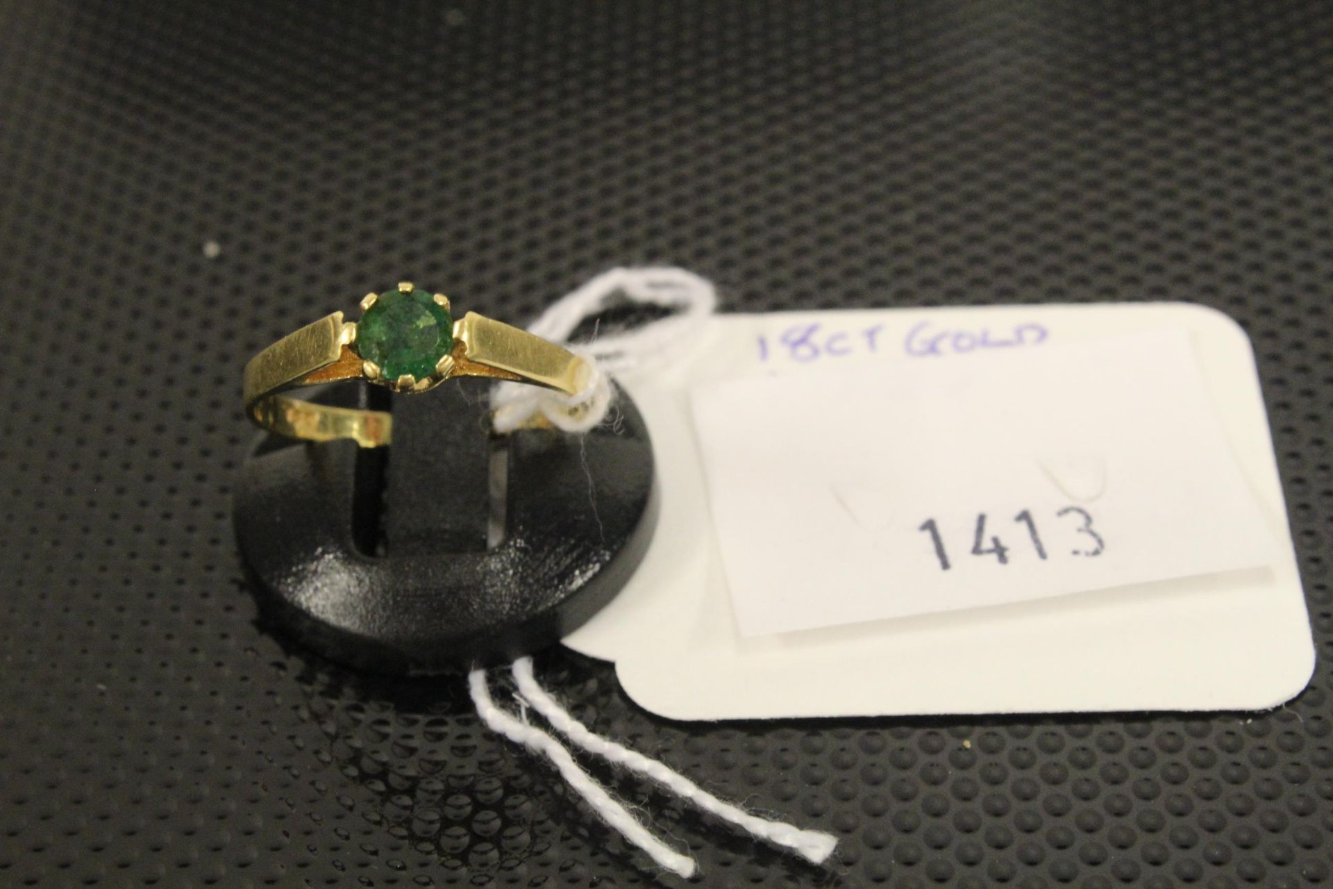 An 18ct Gold Solitaire Emerald Ring size. L (Est. £70 - £100)