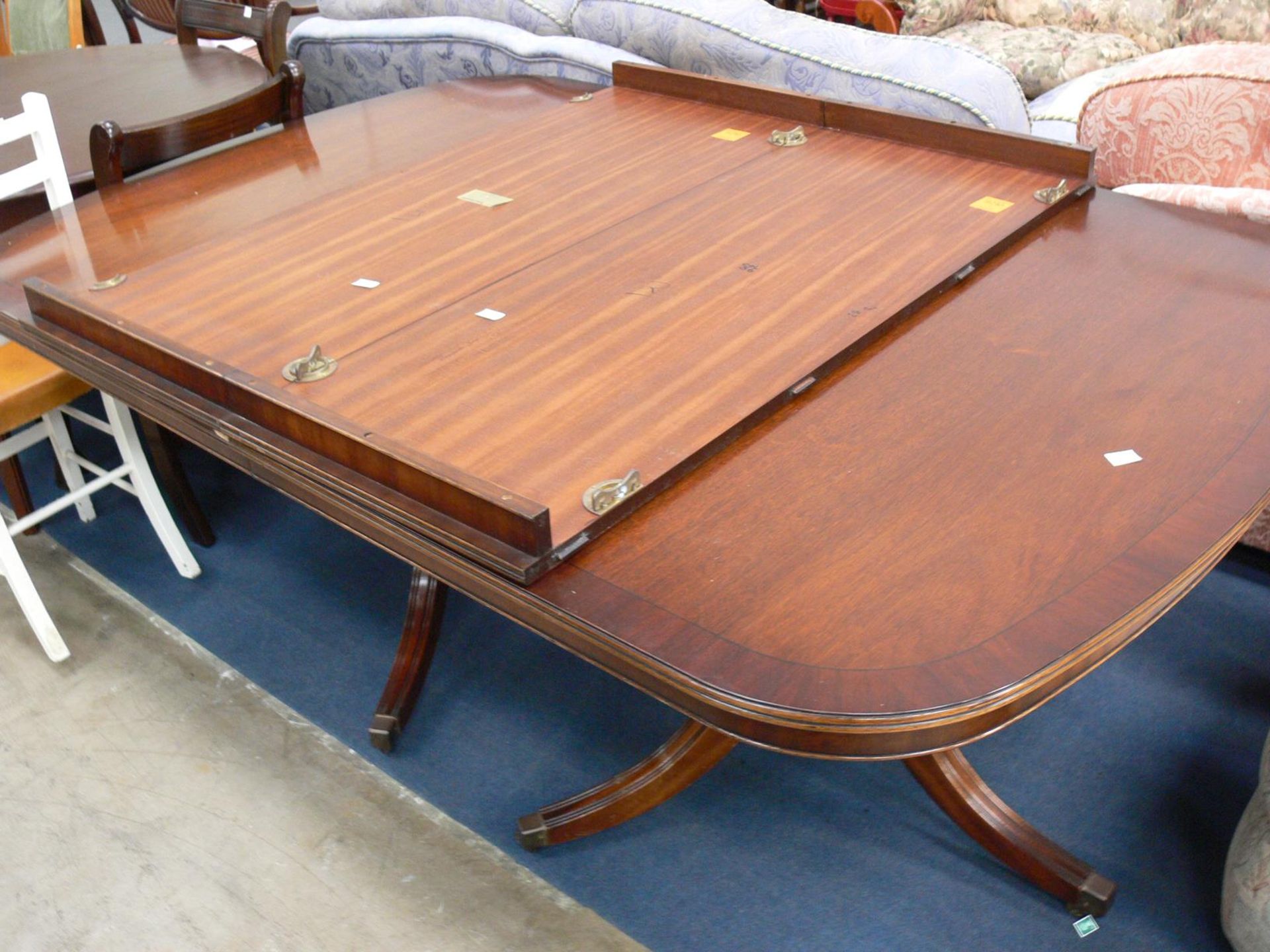 A large Extending Dining Table (Table H76cm, W122cm, D83cm) (est £80 - £120)