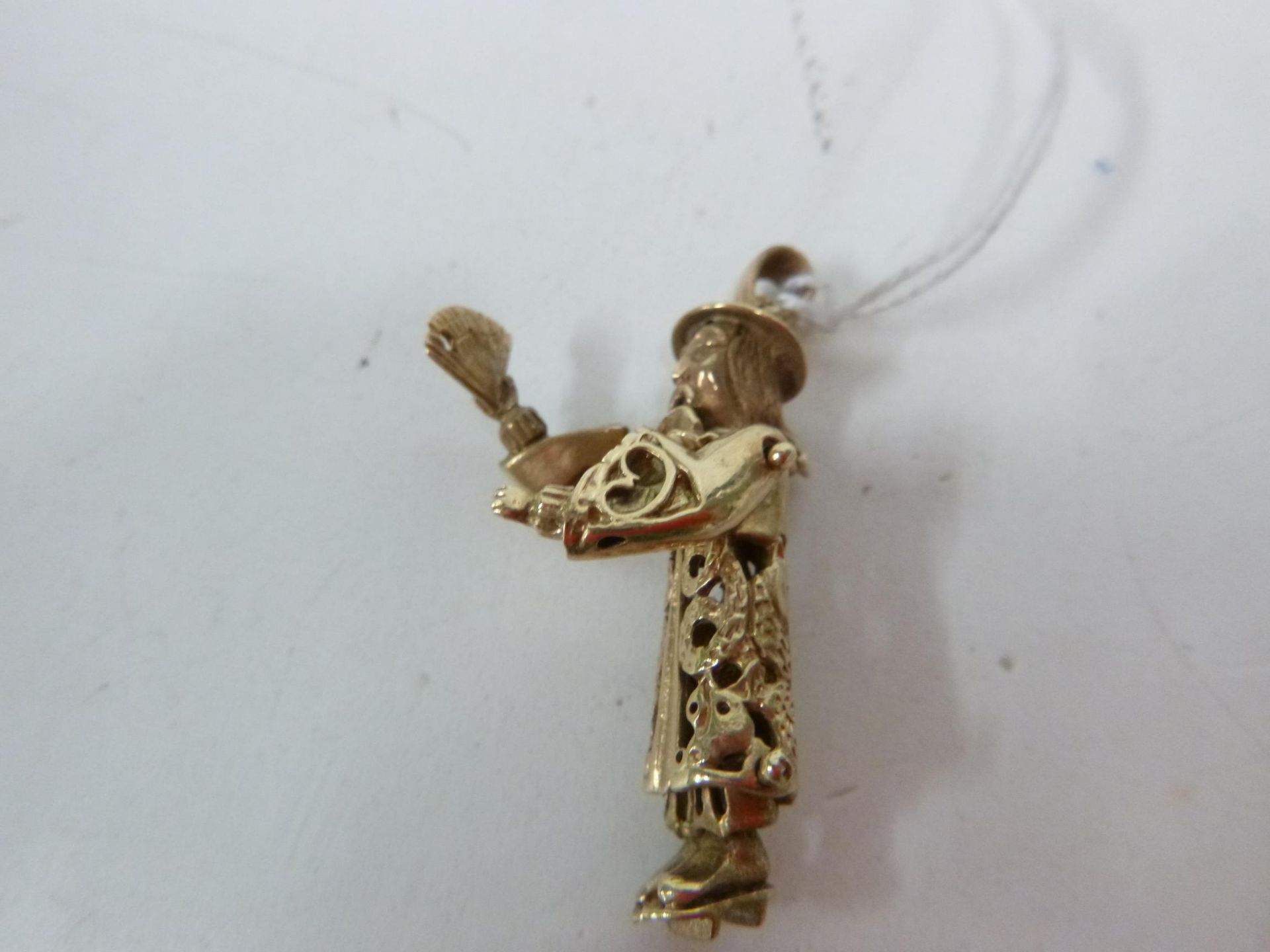 A 9ct (Stamped 375) Gold Articulated Oriental Figure, Weighing Approx 10g, 3.5cm (Est. £120 - £160) - Image 2 of 4