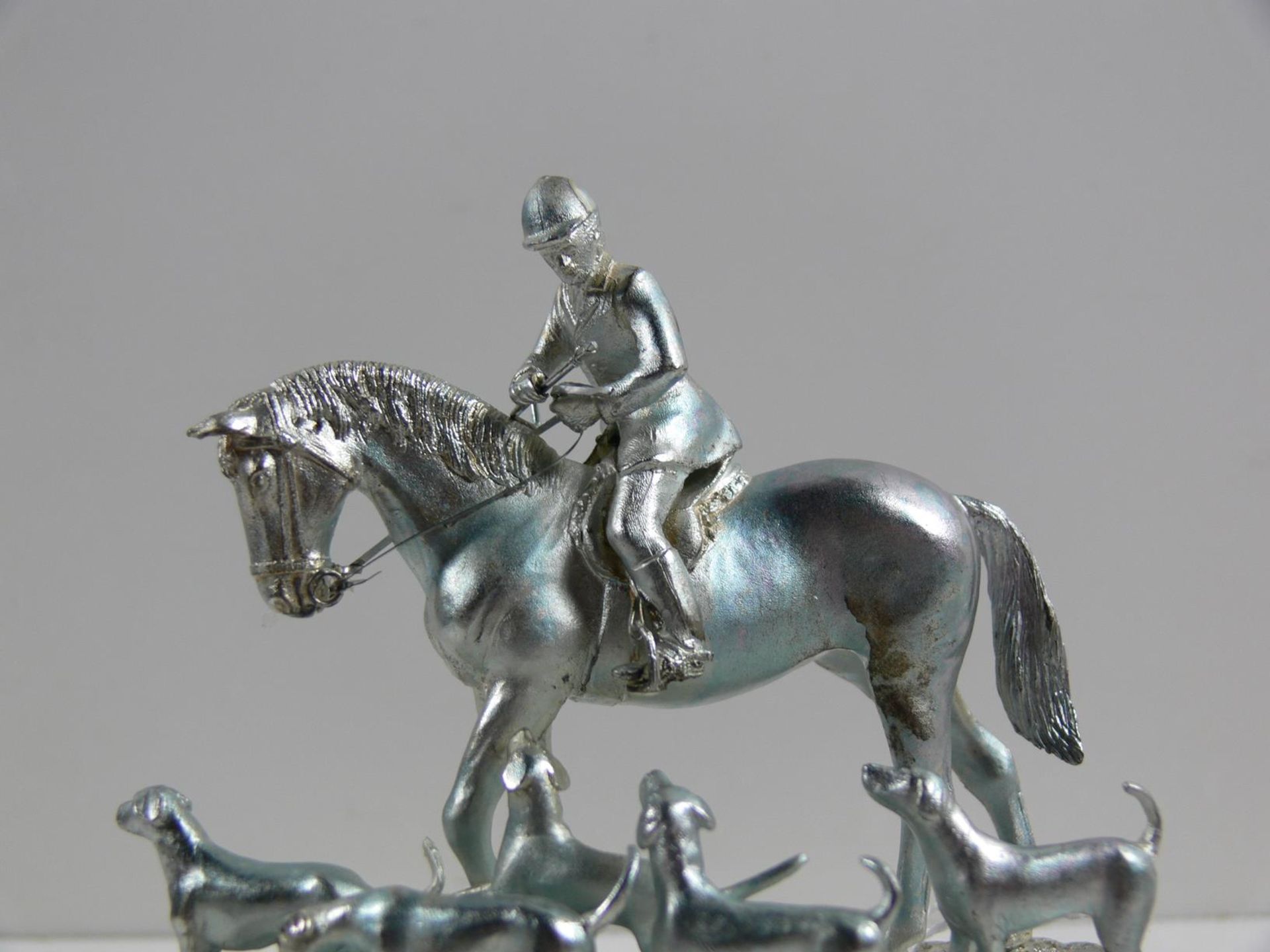 A Silver Model 'Master & Hounds' on Wooden Base (Birmingham - 1979 (?) Ammonite Ltd) (RRP £695.00) - Image 3 of 6