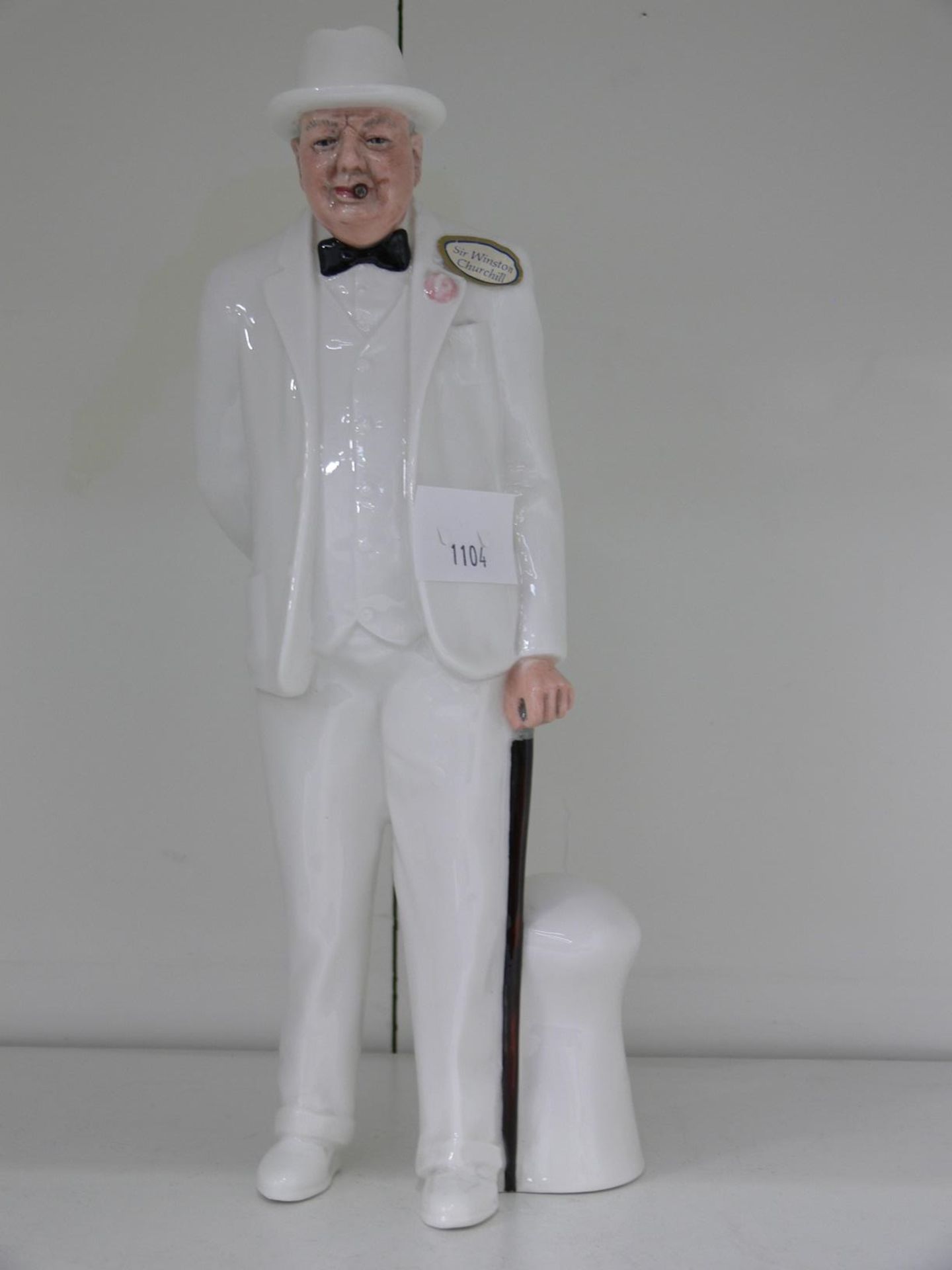 A Royal Doulton 'Sir Winston Churchill' - HN3057 Figurine accompanied by a Royal Doulton 'Winston - Bild 2 aus 4