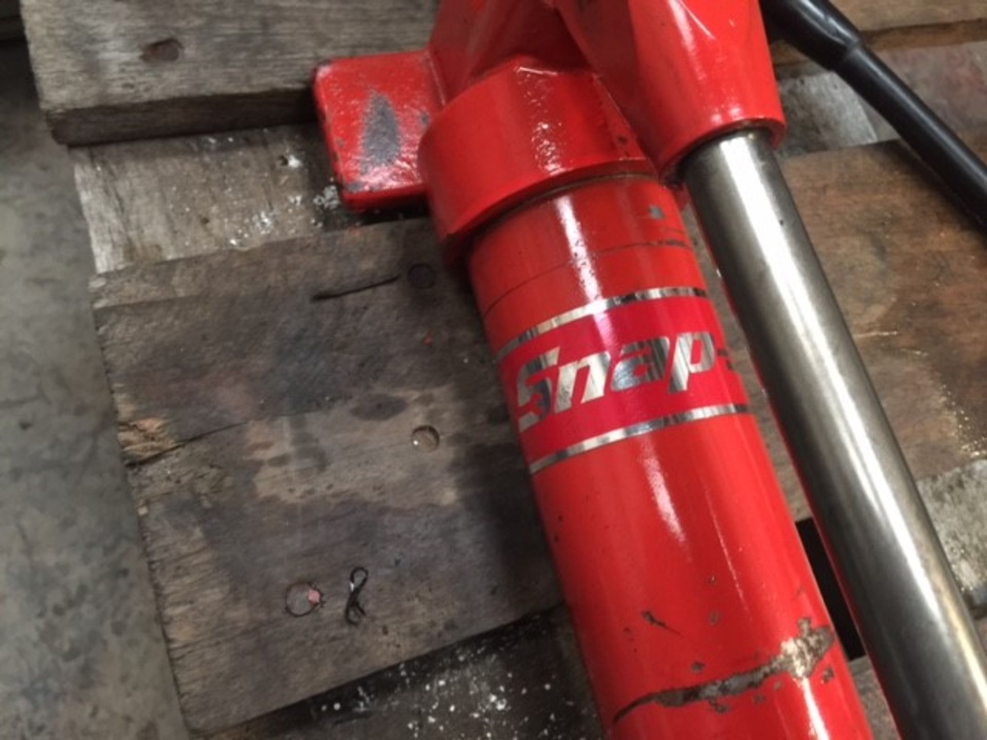 * Snap On Hydraulic Pump. Please note this lot is located at Unit 1 Eastwood Street, Bradford, BD4 - Image 2 of 2