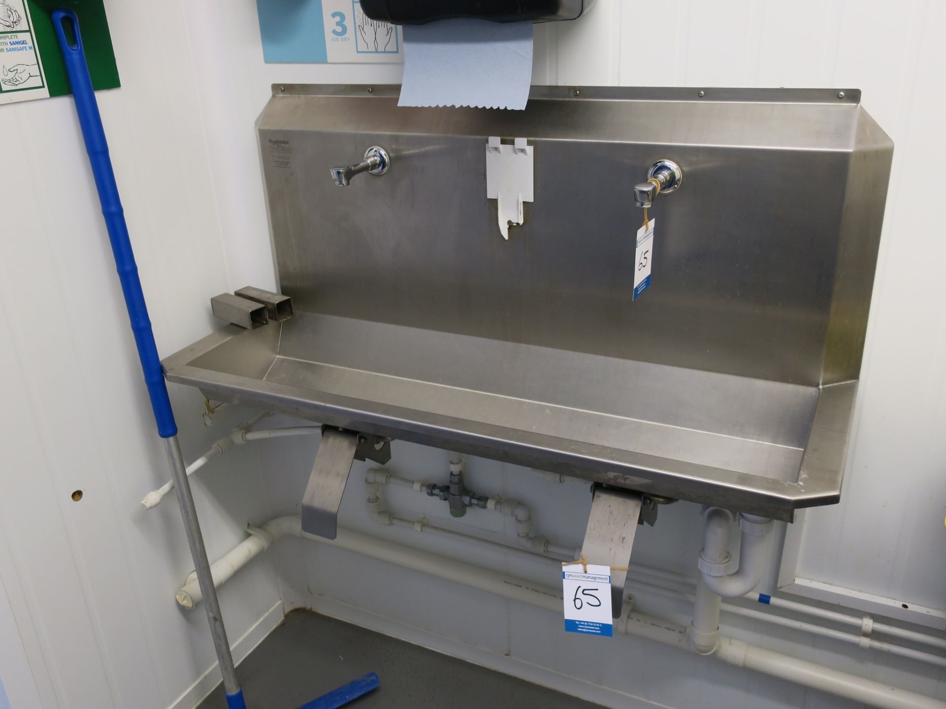 * Stainless Steel Deep Bound Sink with Lever Operated Taps and a Stainless Steel Knee Operated - Bild 2 aus 3