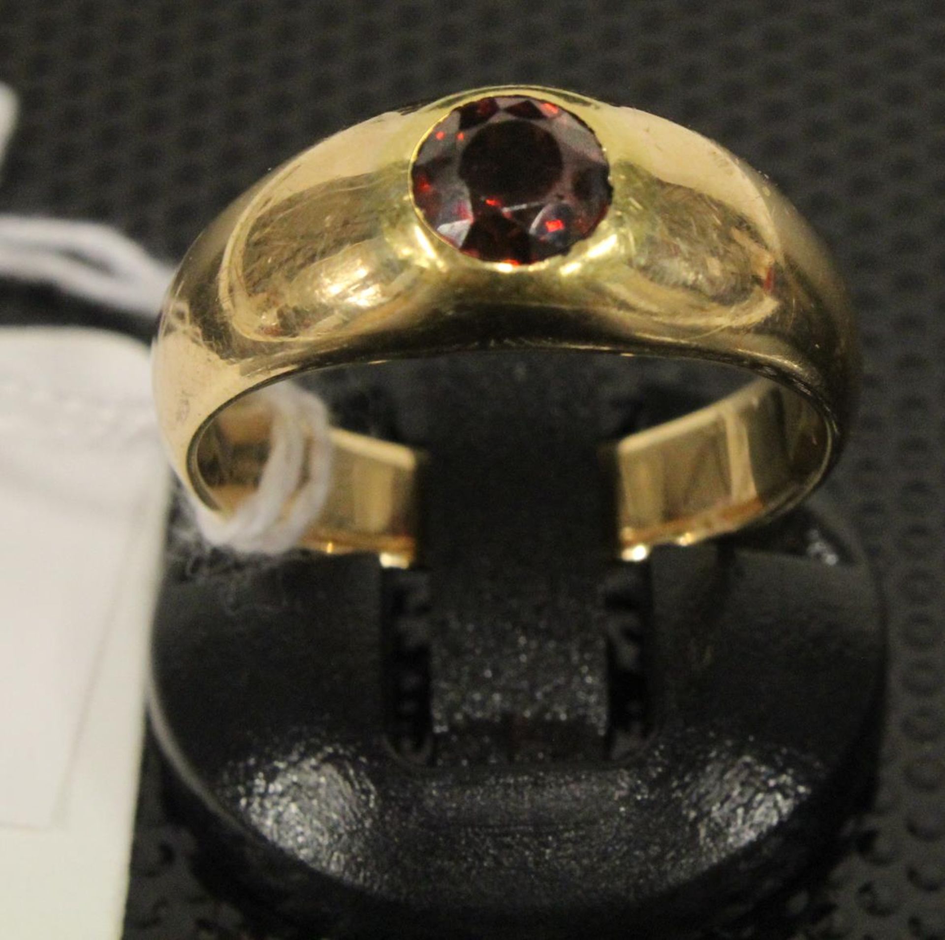 A Gentleman's 18ct Gold Signet Ring set with a single Ruby (?) size Q/R cased. (Est. £100 - £200) - Image 2 of 3