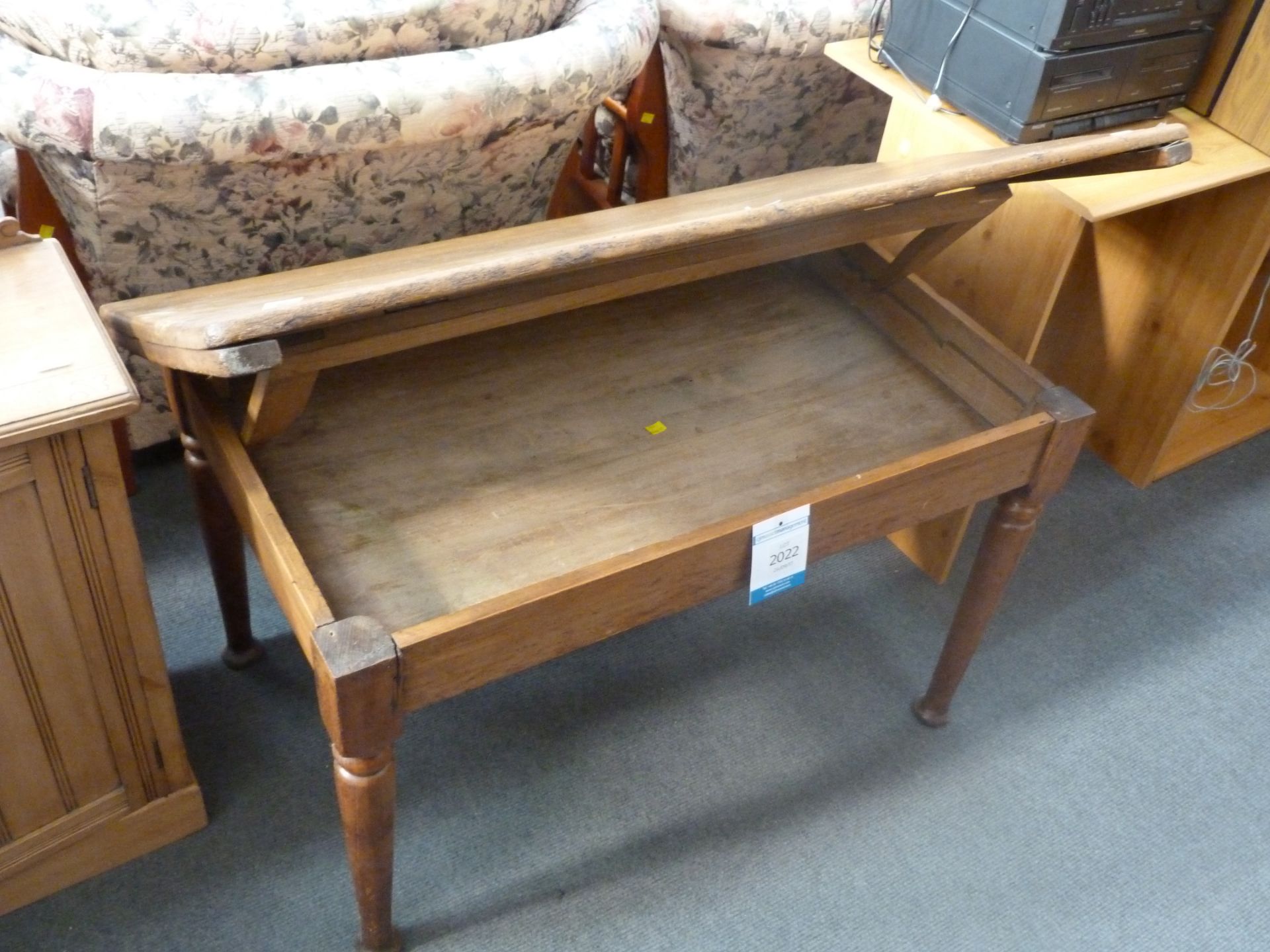 An Oak Games Table with hinged lid and turned legs. Top marked out with 64 squares to centre - Image 3 of 3