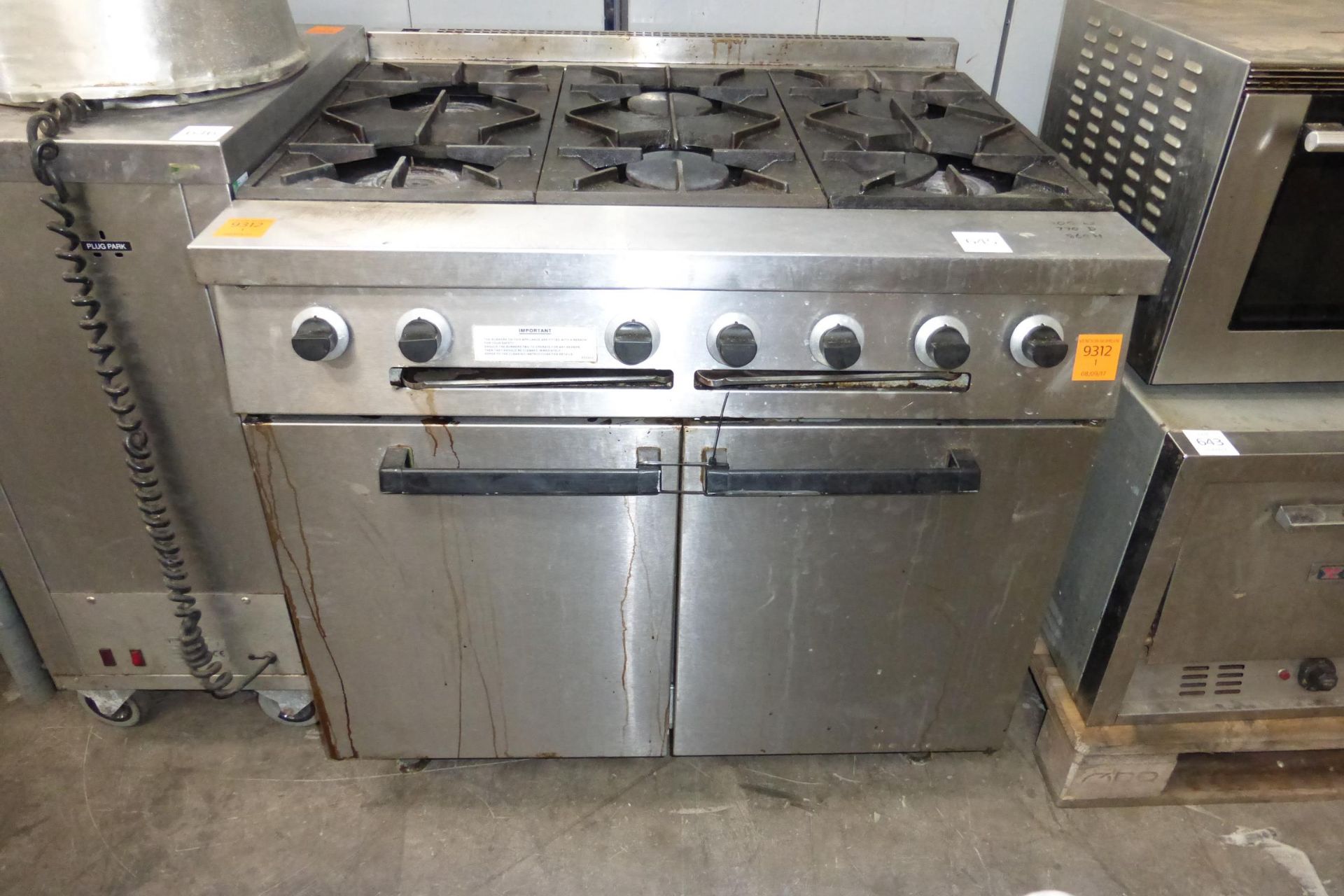 A Stainless Steel Gas Oven. Please note there is a £20 plus Vat lift out fee on this lot.