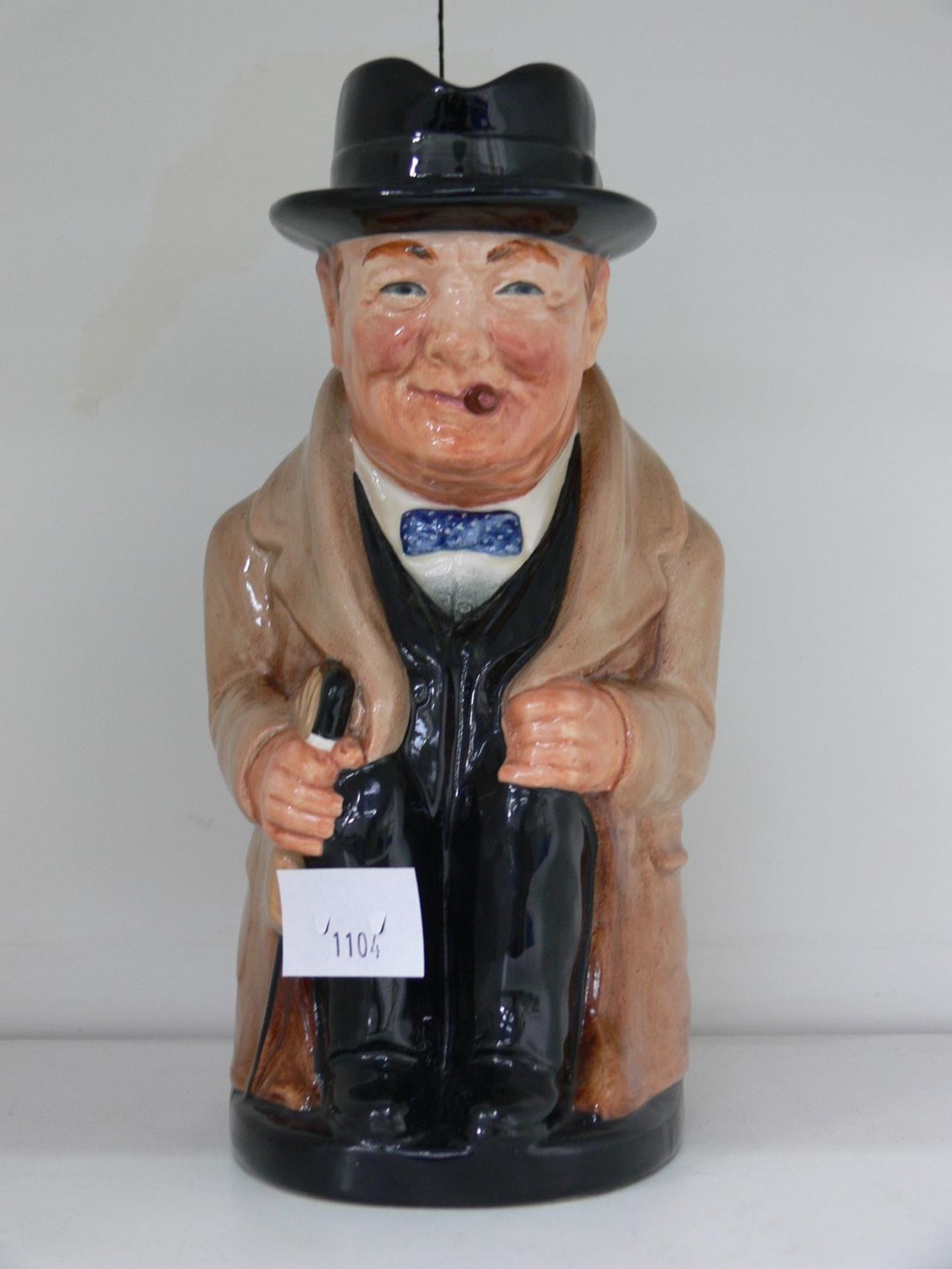 A Royal Doulton 'Sir Winston Churchill' - HN3057 Figurine accompanied by a Royal Doulton 'Winston - Bild 3 aus 4