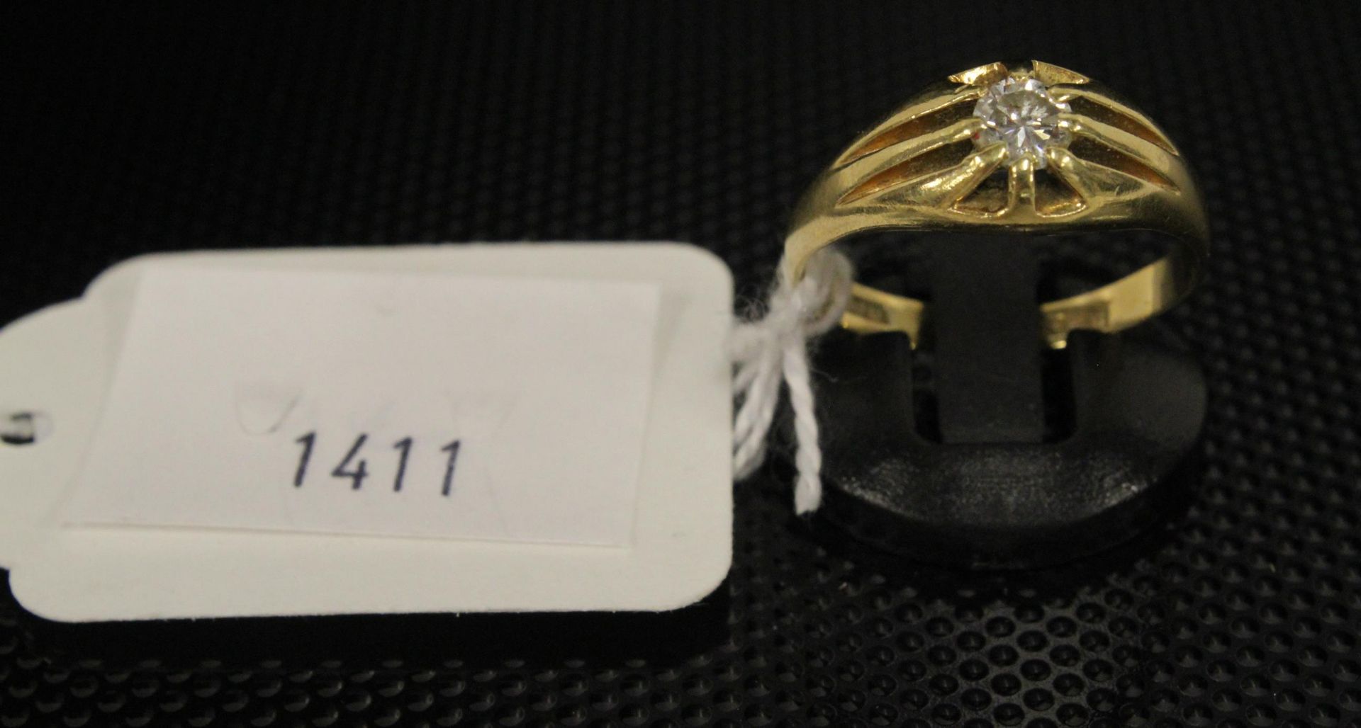 A gentleman's 18ct Gold Signet Ring set with a single Diamond (approx ½ carat) size V boxed, (
