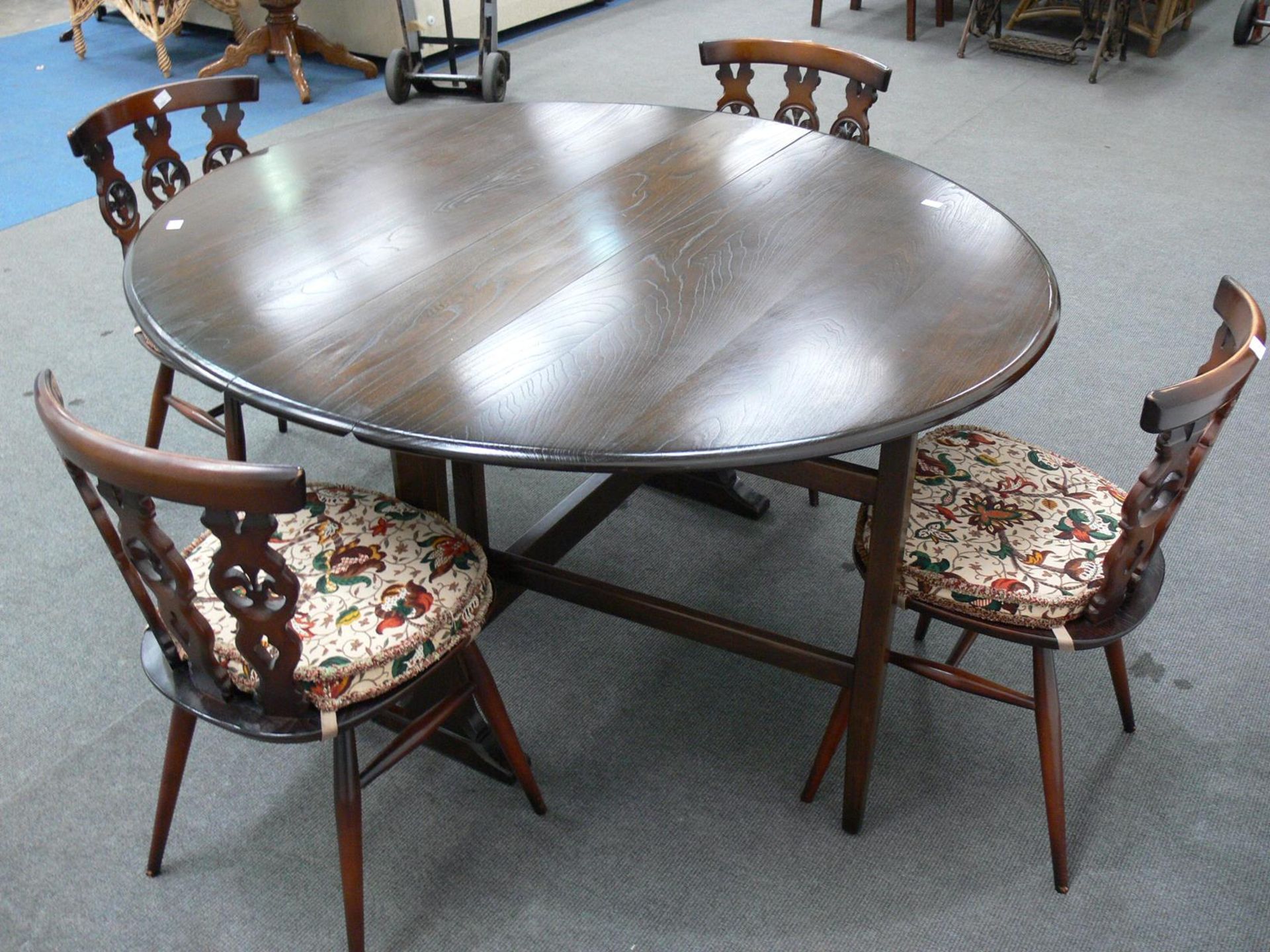 Windsor Drop Leaf Gateleg Table with 4 Cushioned Fleur De Lis Chairs. (Table H70cm, W128cm, - Image 2 of 5