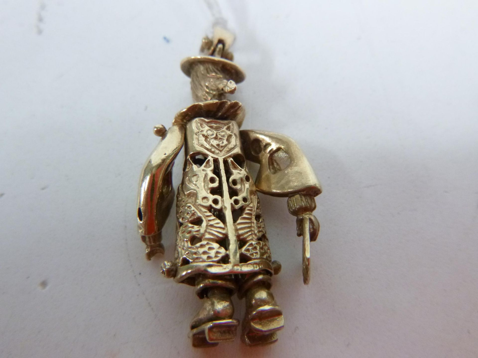 A 9ct (Stamped 375) Gold Articulated Oriental Figure, Weighing Approx 10g, 3.5cm (Est. £120 - £160) - Image 4 of 4