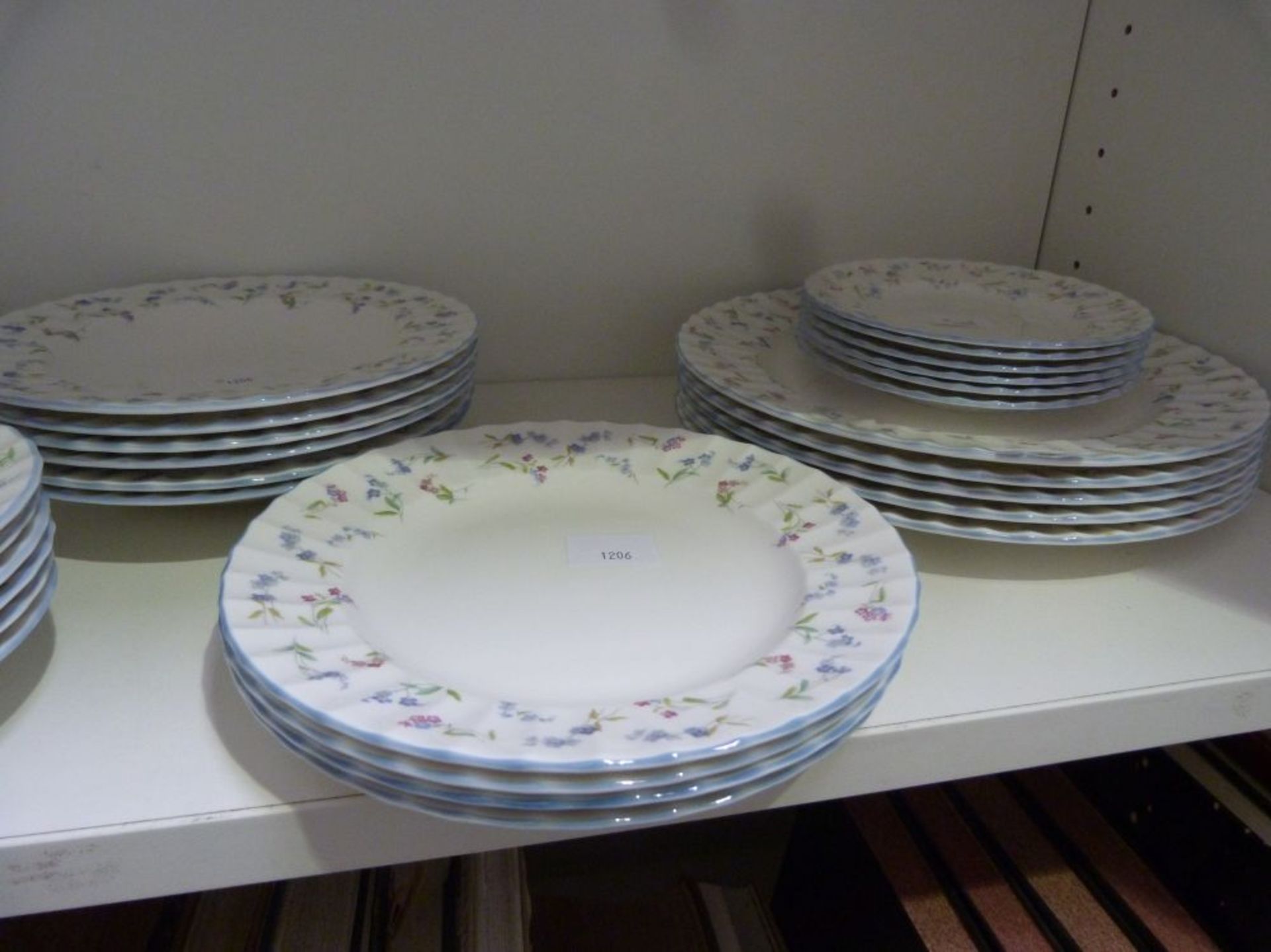 Fifty One Pieces of Royal Worcester 'Forget Me Not' Dinner Service to include Six Dinner Plates, - Image 4 of 7