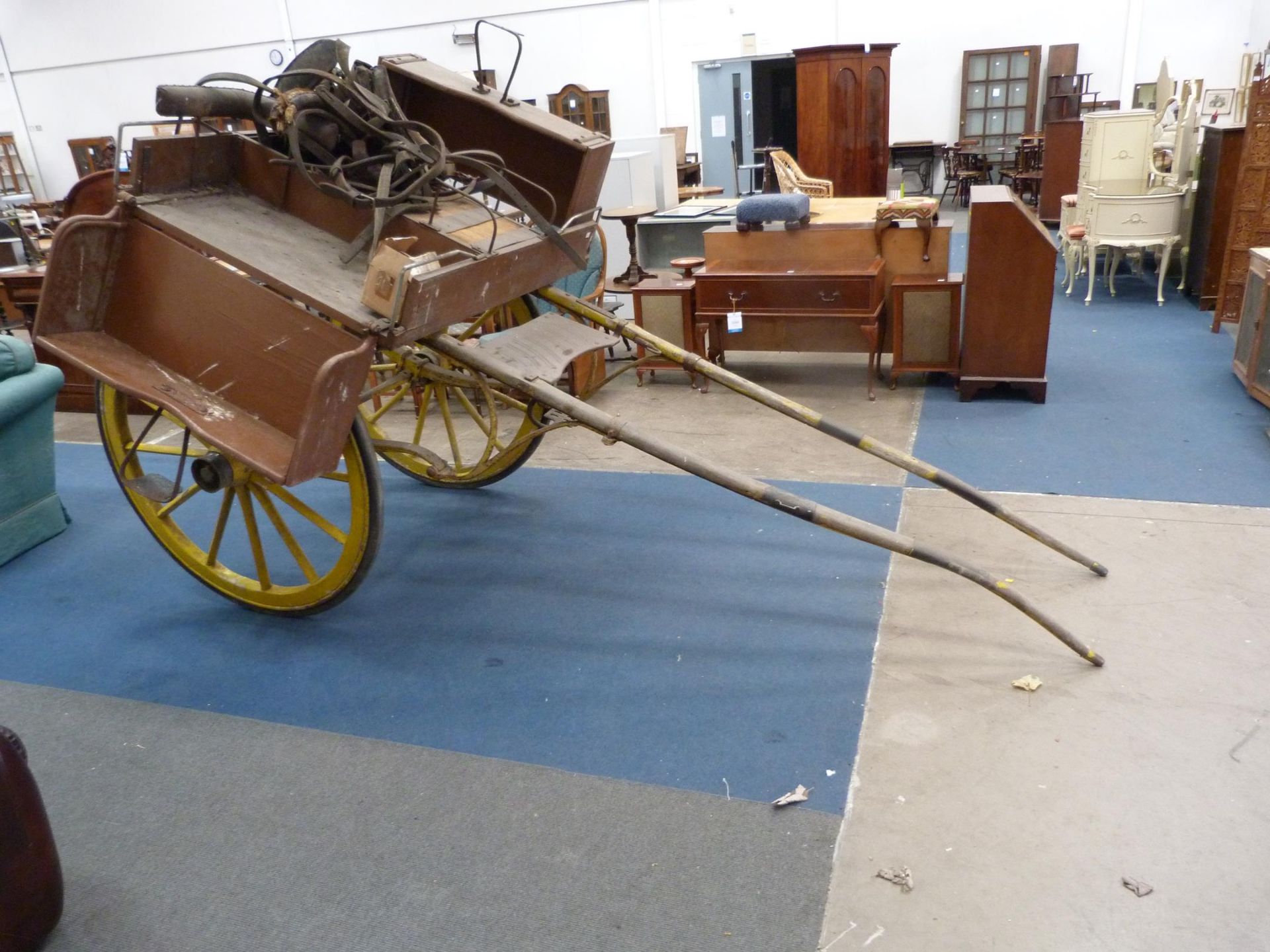 A Late Victorian Pony Trap for driver and 4 small adults or children with fold down side foot - Image 2 of 3