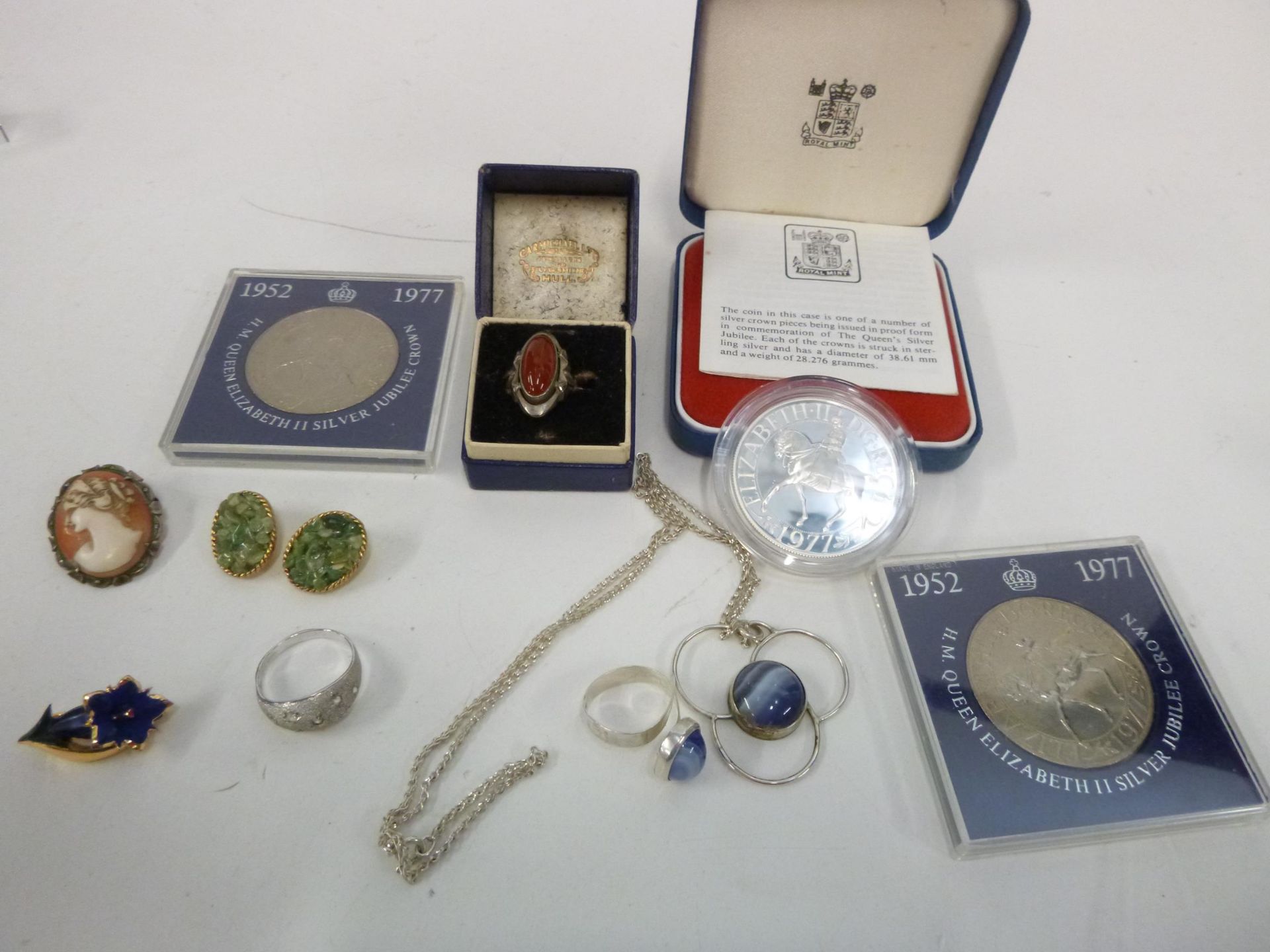 Miscellaneous Silver Costume Jewellery & Coins - Bar Brooch, Rings, Cameo Brooch, 1977 Crowns